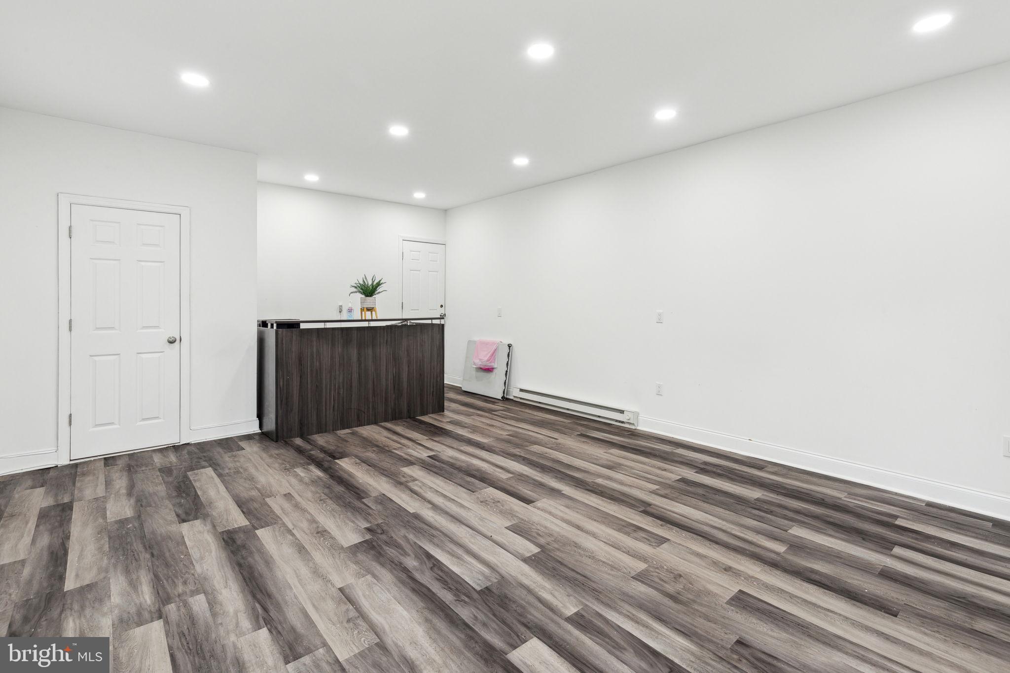 1633 W OXFORD STREET