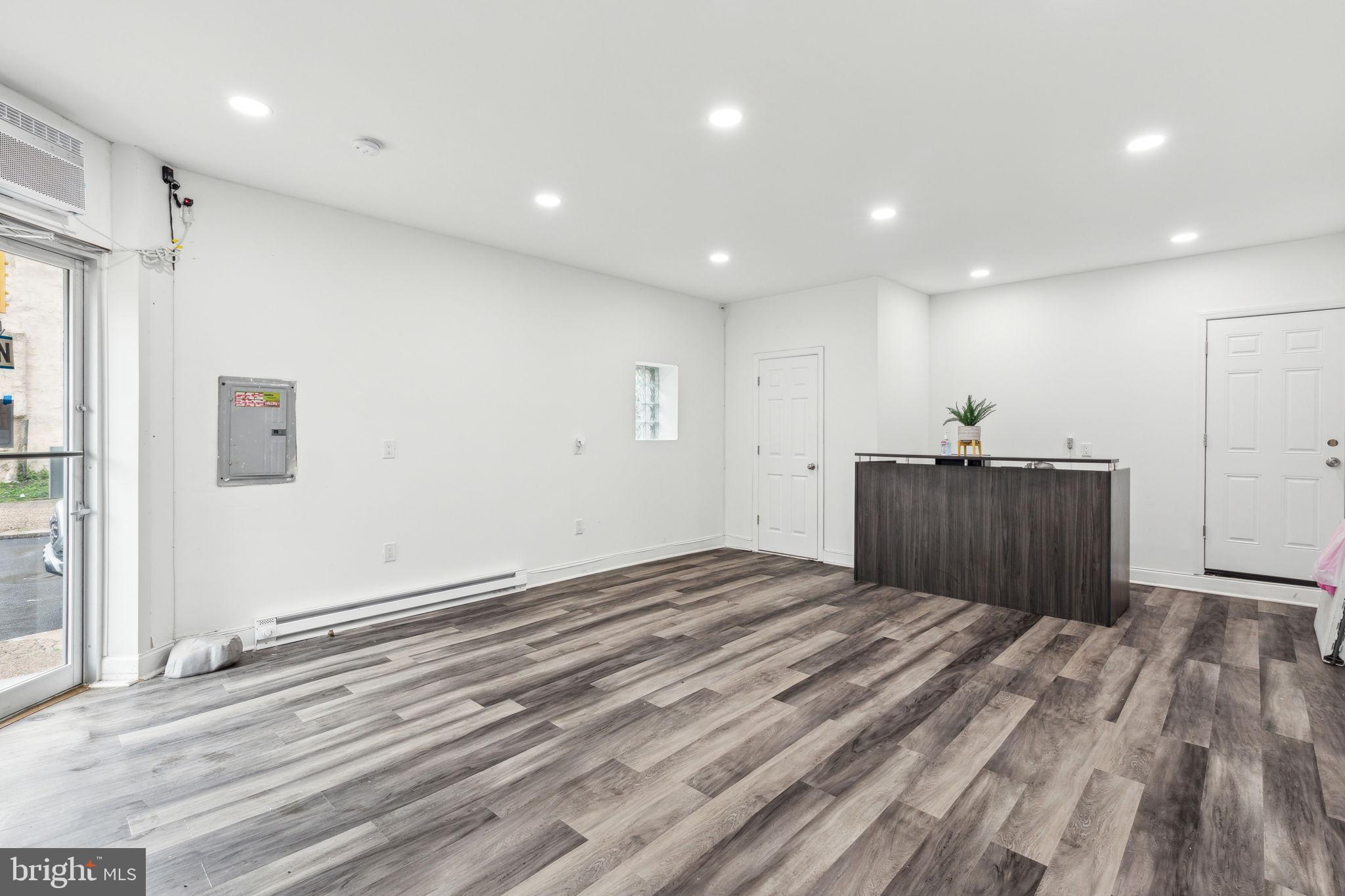 1633 W OXFORD STREET