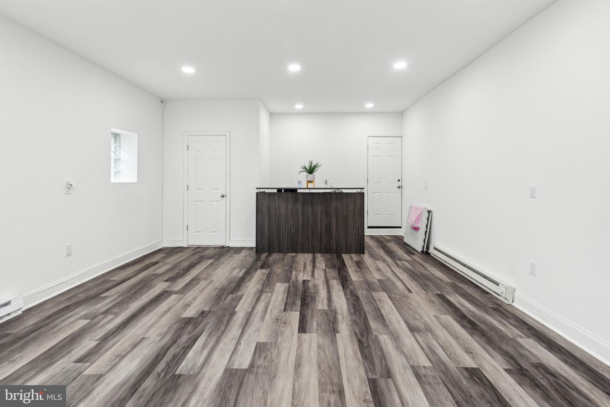 1633 W OXFORD STREET