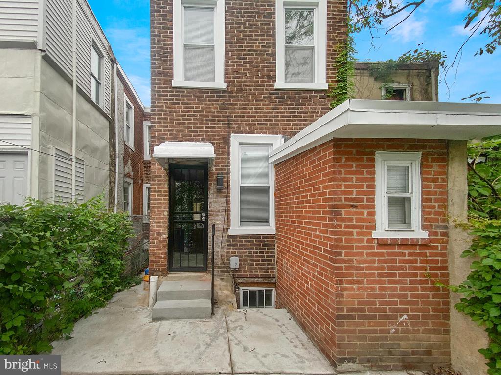 2010 ROWAN STREET