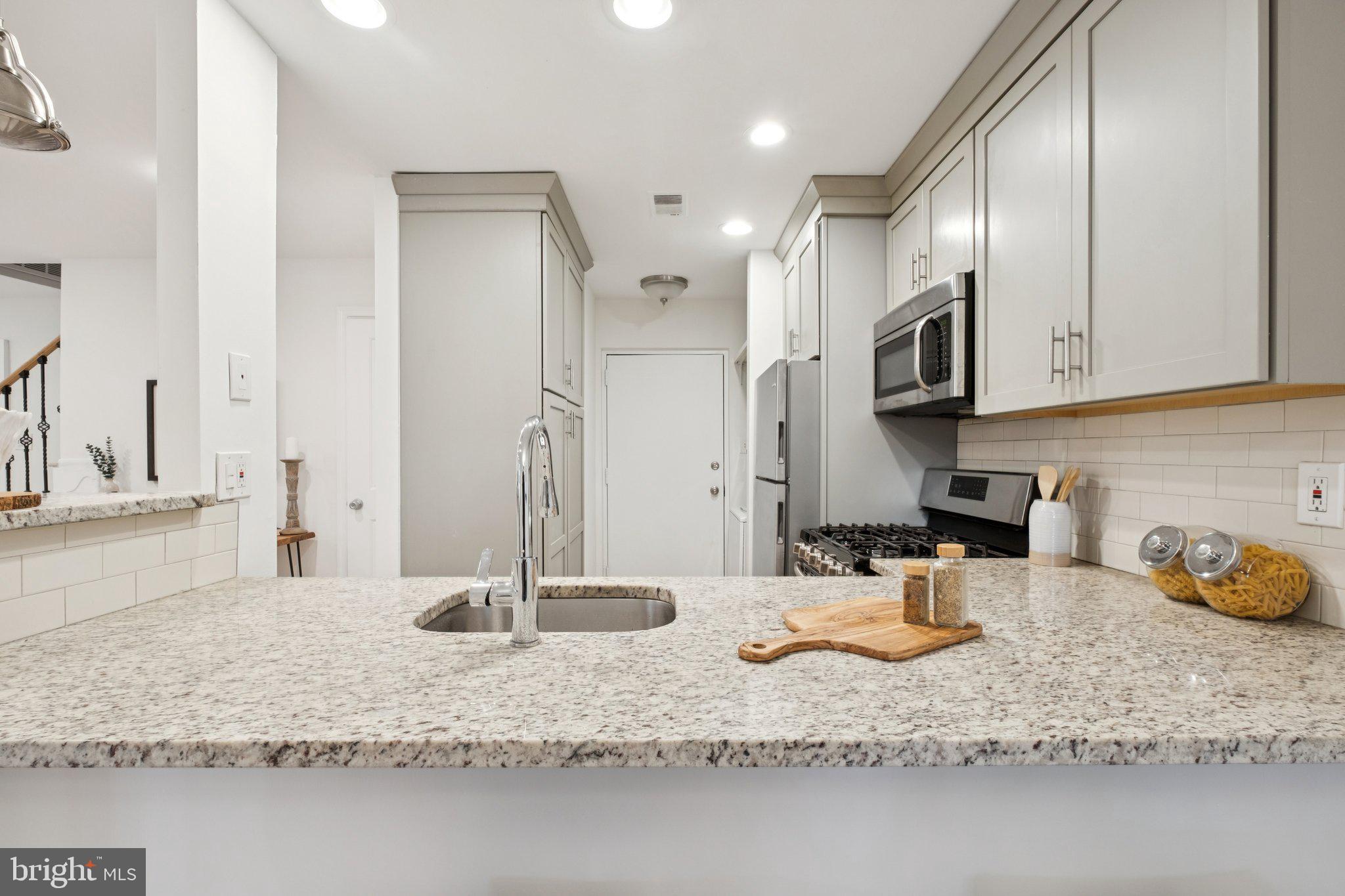 1723 FITZWATER STREET B