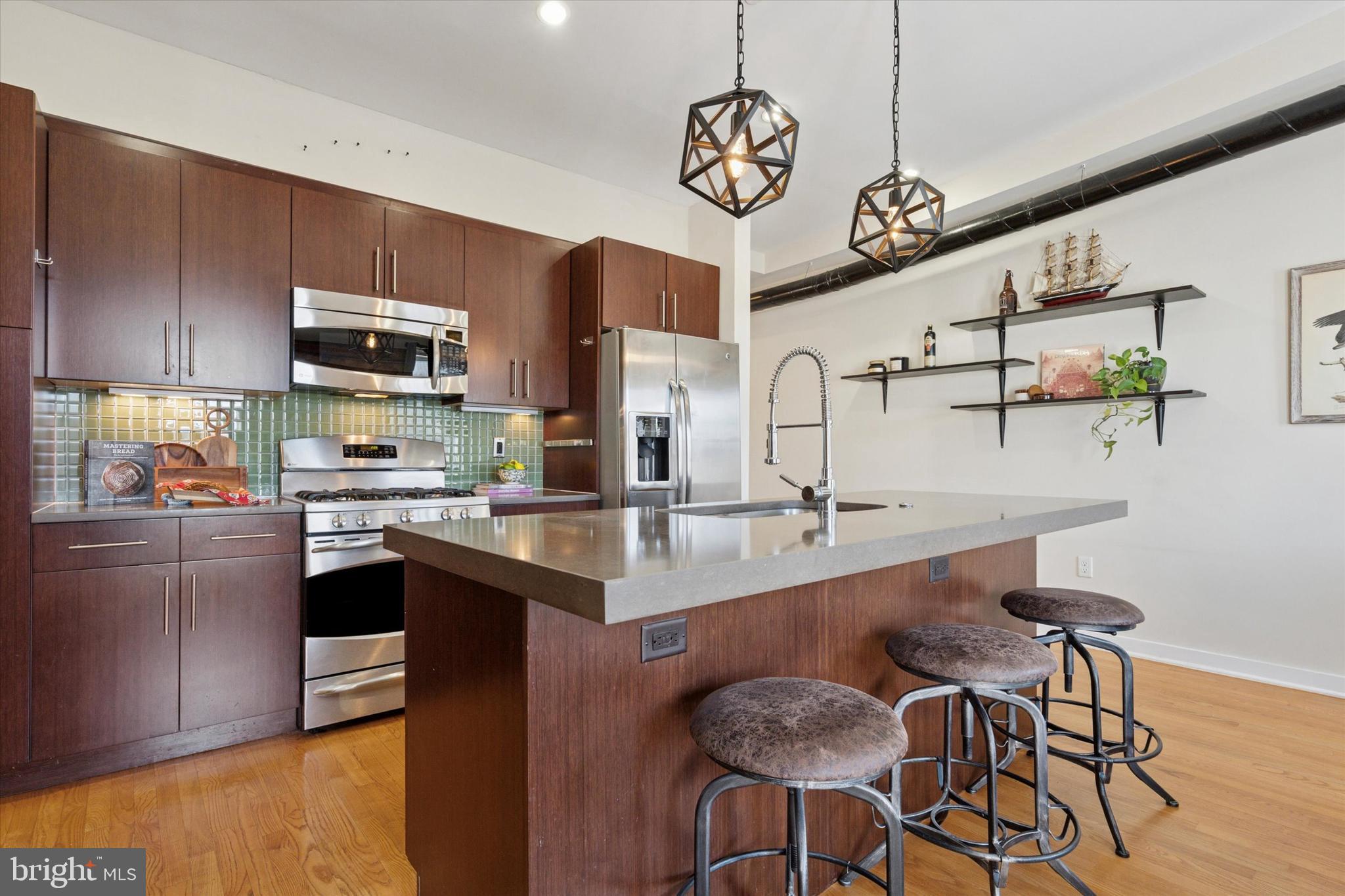 1247 E COLUMBIA AVENUE 3