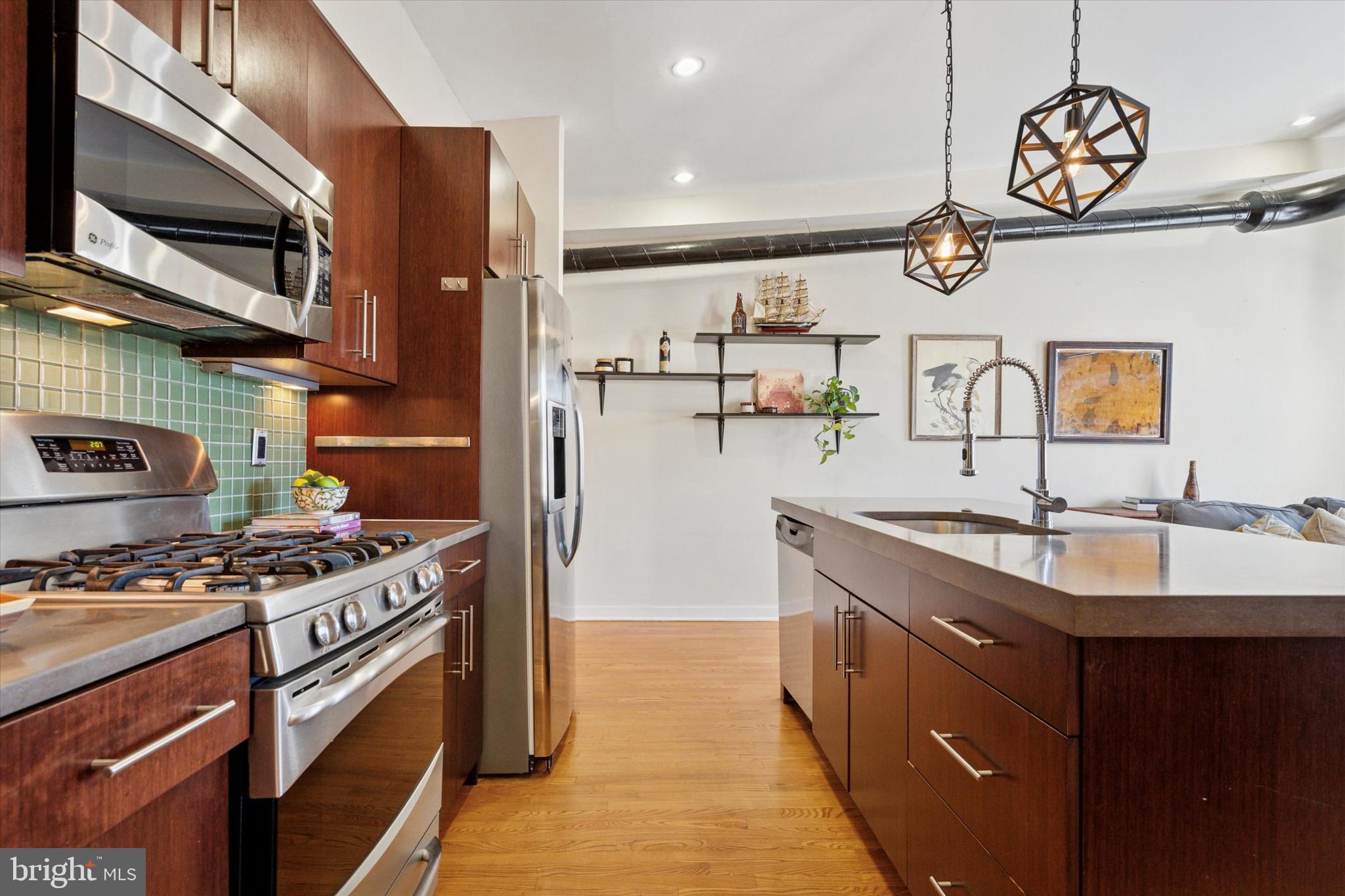 1247 E COLUMBIA AVENUE 3