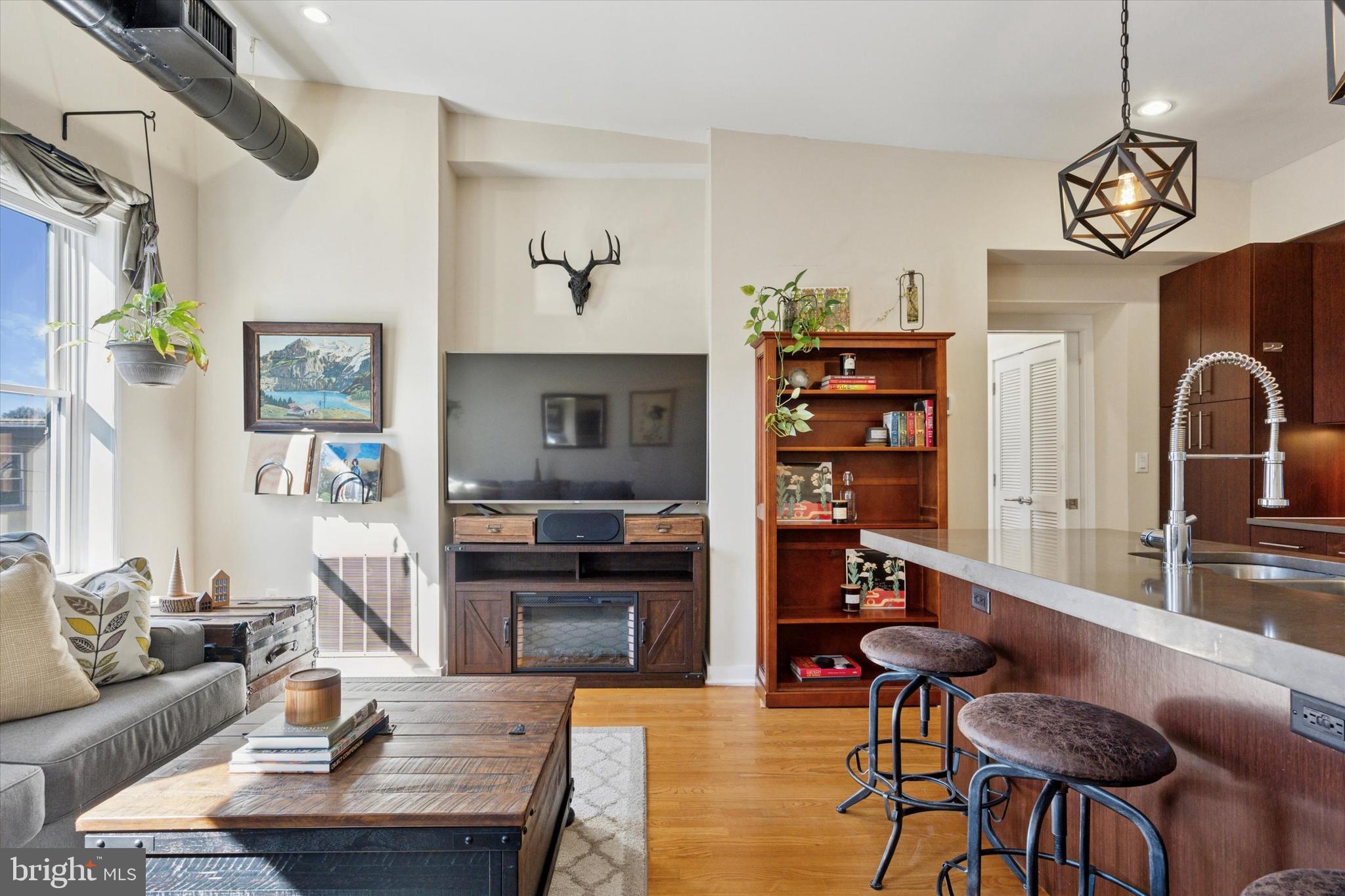 1247 E COLUMBIA AVENUE 3