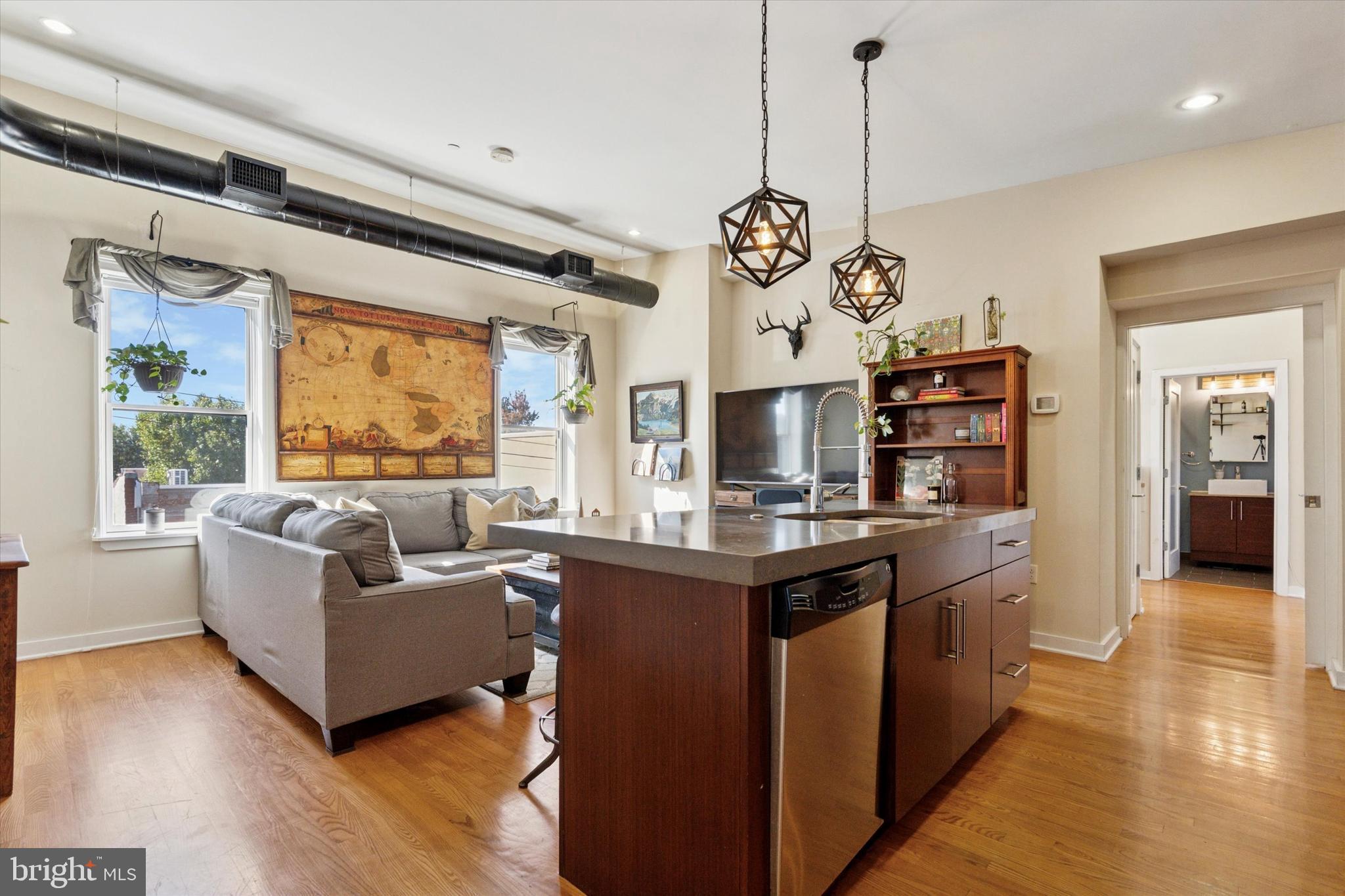 1247 E COLUMBIA AVENUE 3