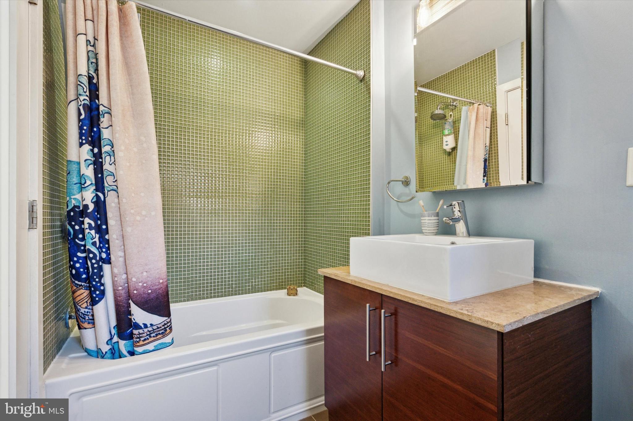 1247 E COLUMBIA AVENUE 3