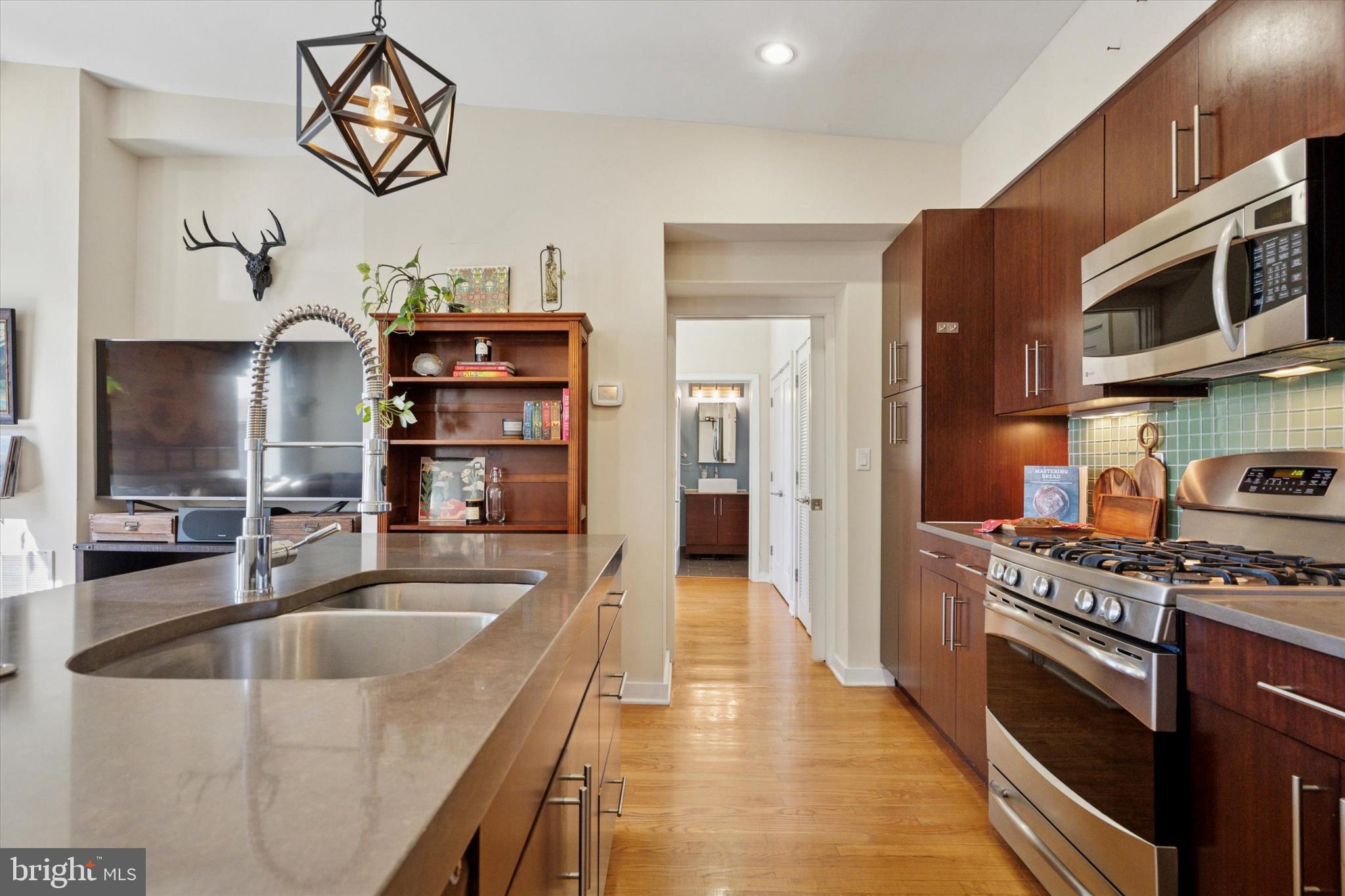 1247 E COLUMBIA AVENUE 3