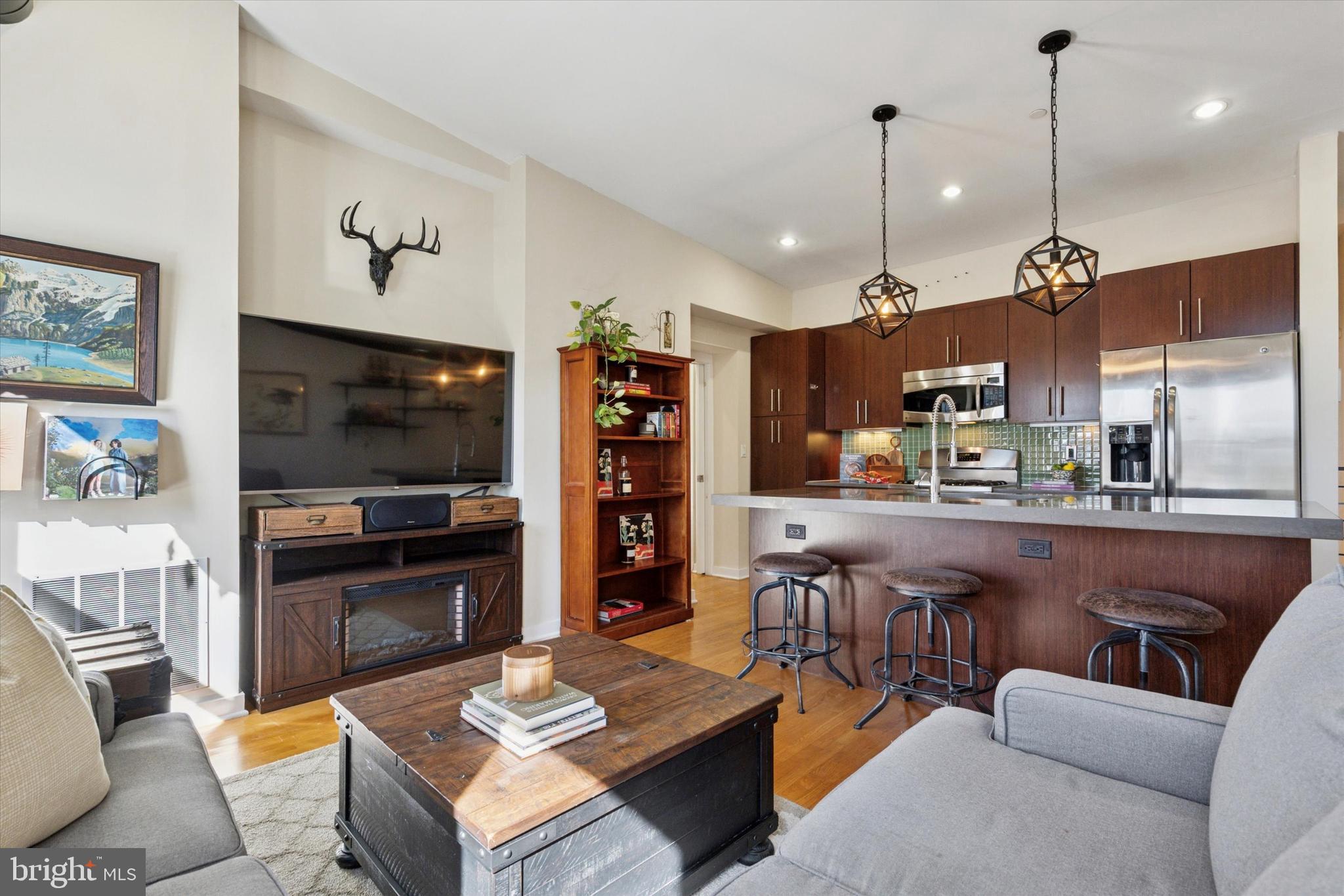 1247 E COLUMBIA AVENUE 3