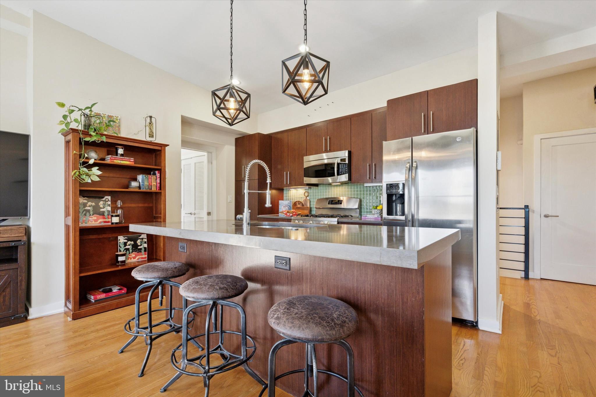 1247 E COLUMBIA AVENUE 3