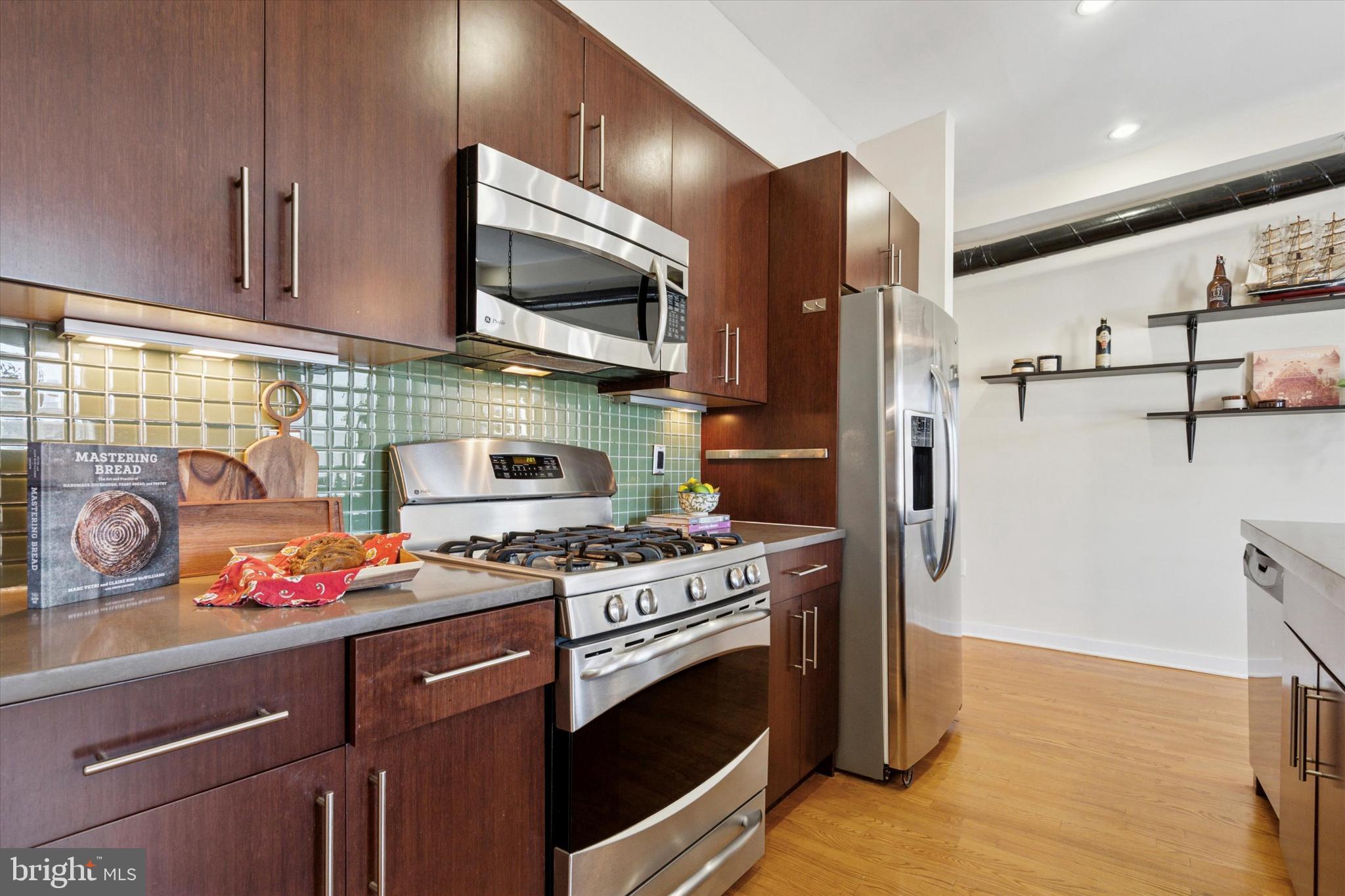 1247 E COLUMBIA AVENUE 3