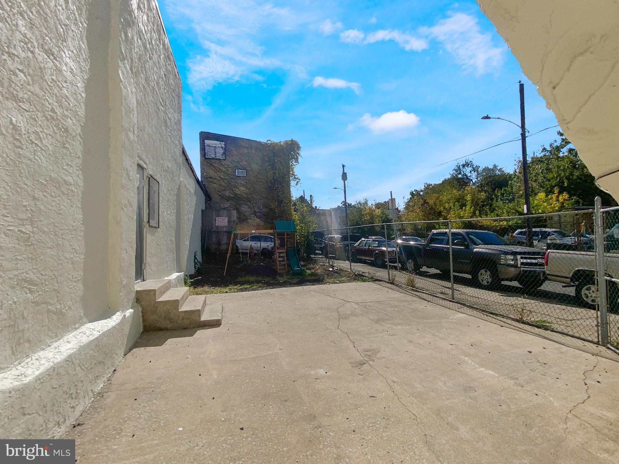 2642 W HUNTINGDON STREET