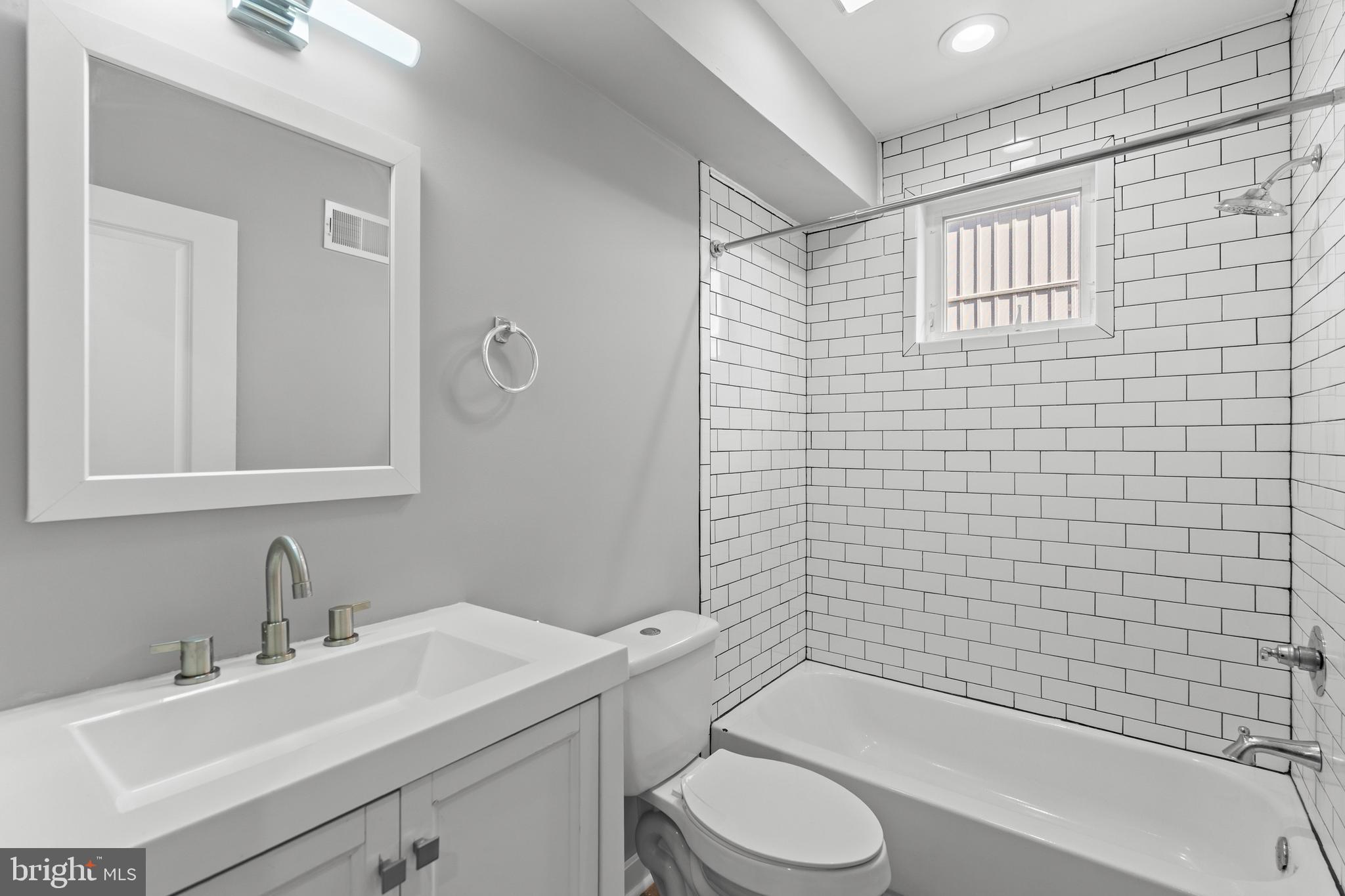 815 PERKIOMEN STREET 14