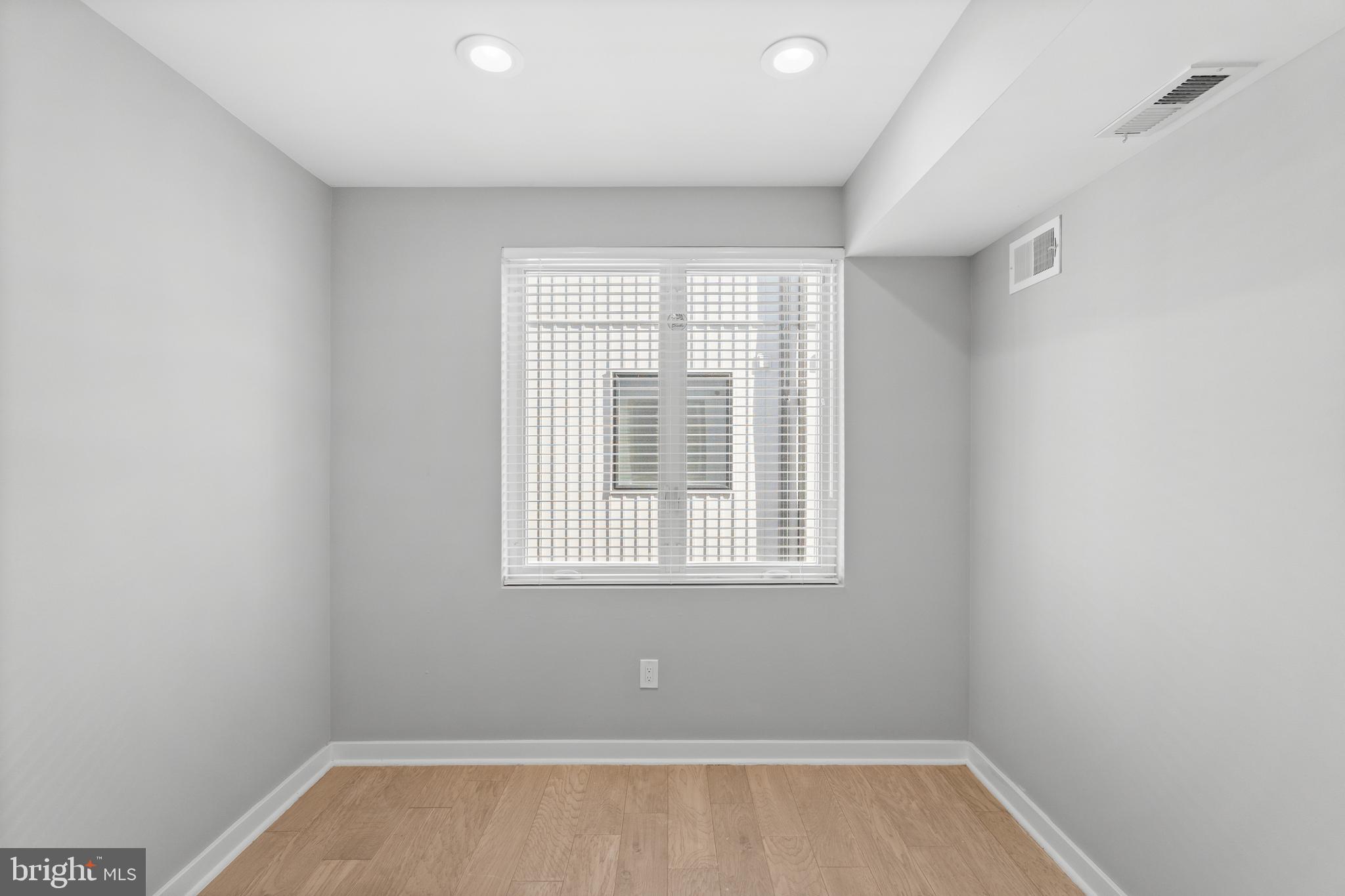 815 PERKIOMEN STREET 14