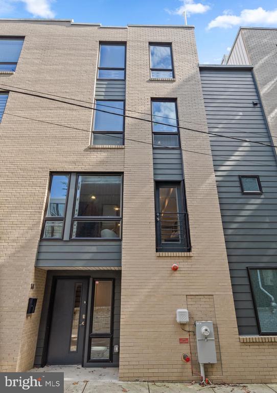 815 PERKIOMEN STREET 14