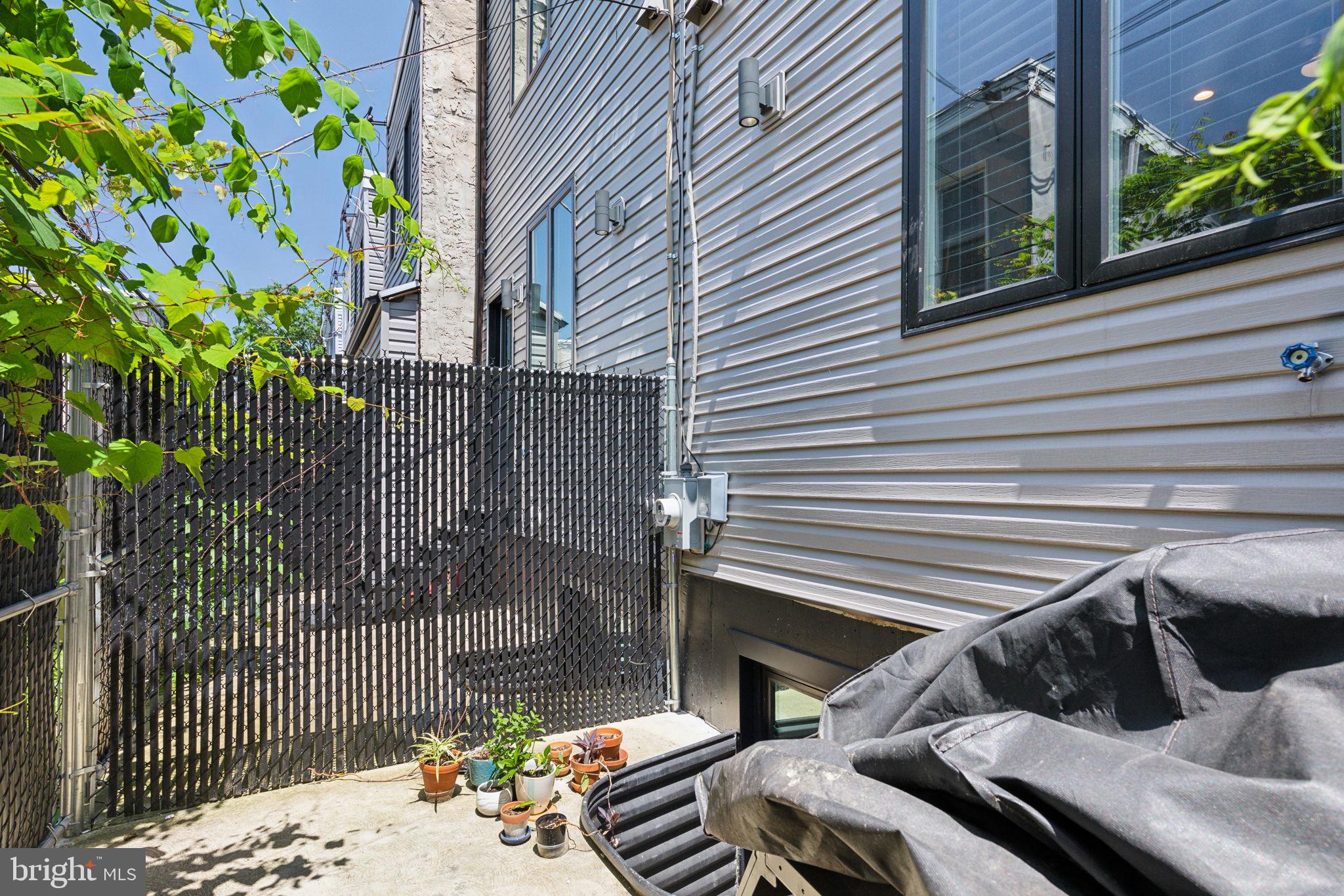 1510 N HOLLYWOOD STREET