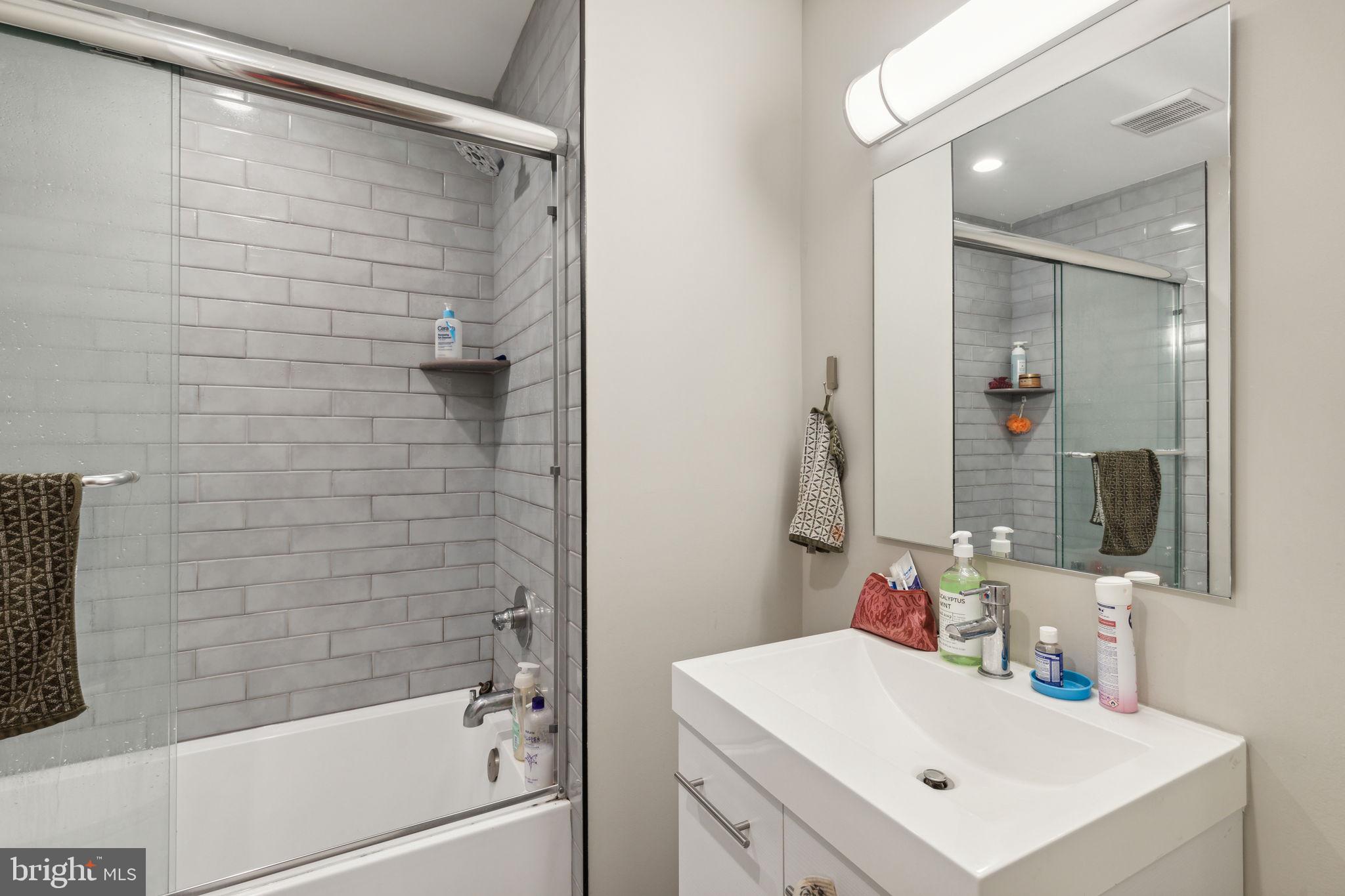 1510 N HOLLYWOOD STREET