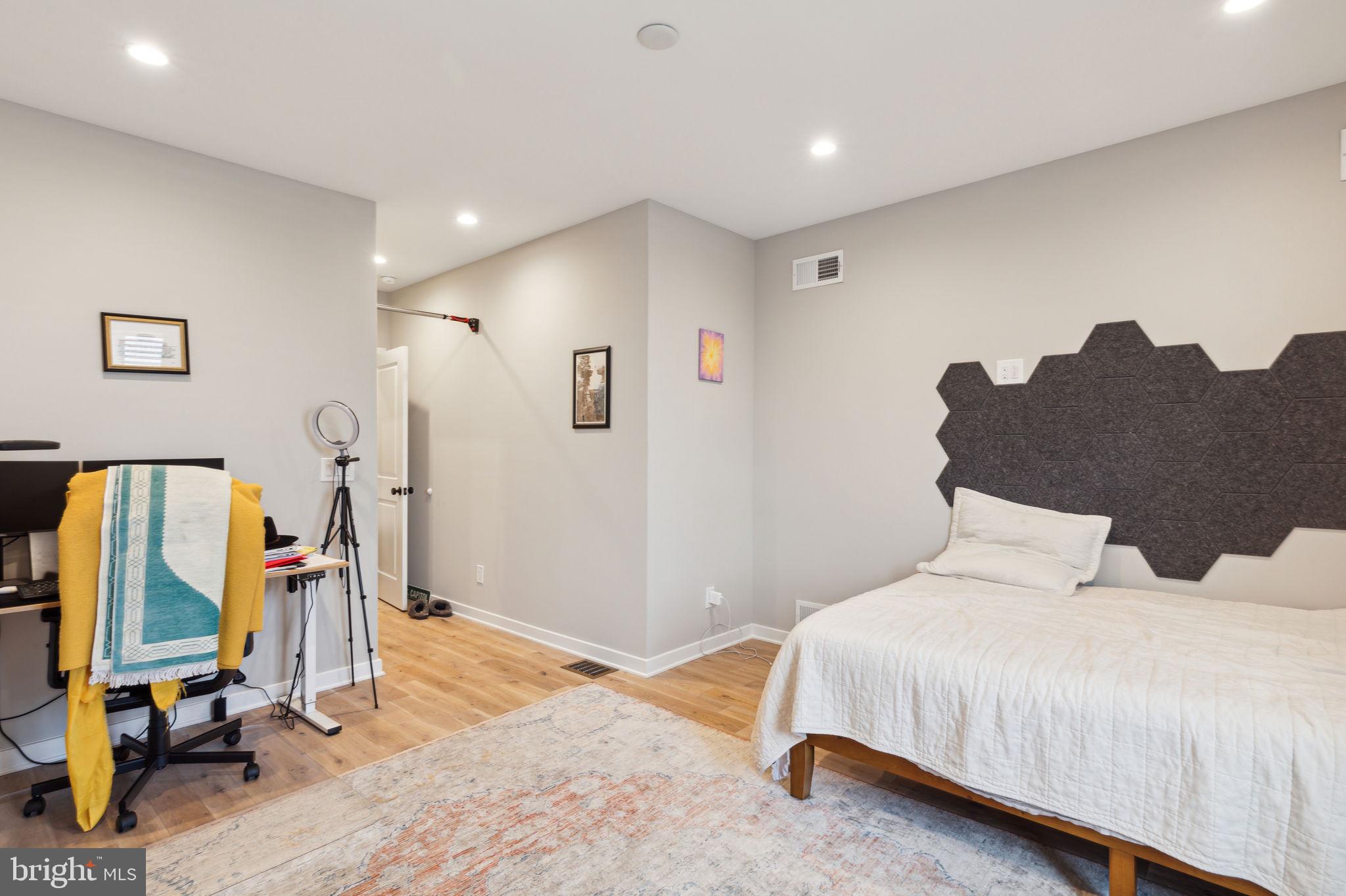 1510 N HOLLYWOOD STREET