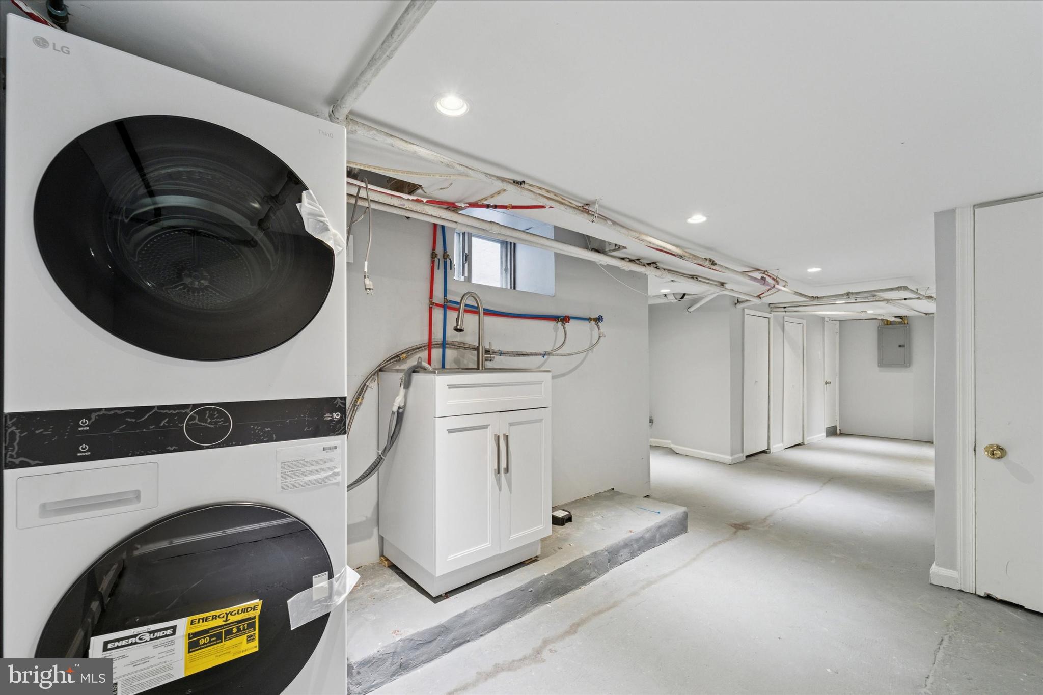 3052 ARAMINGO AVENUE