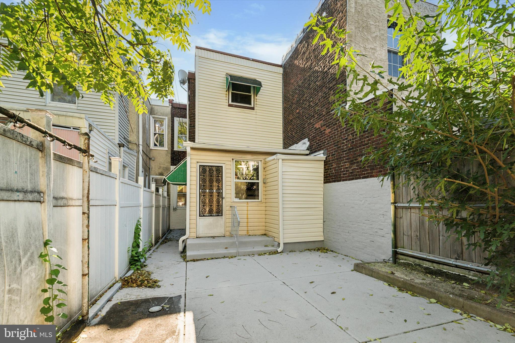 3052 ARAMINGO AVENUE