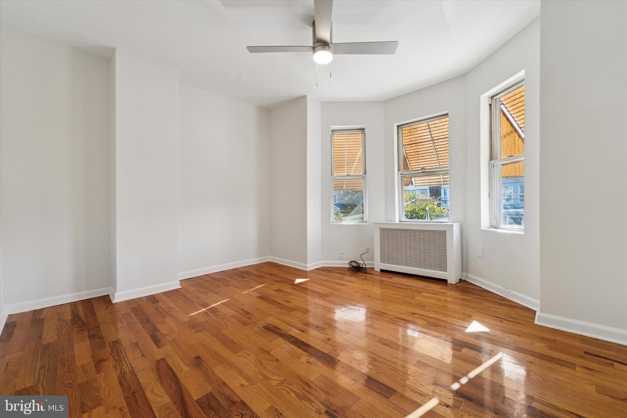 3052 ARAMINGO AVENUE