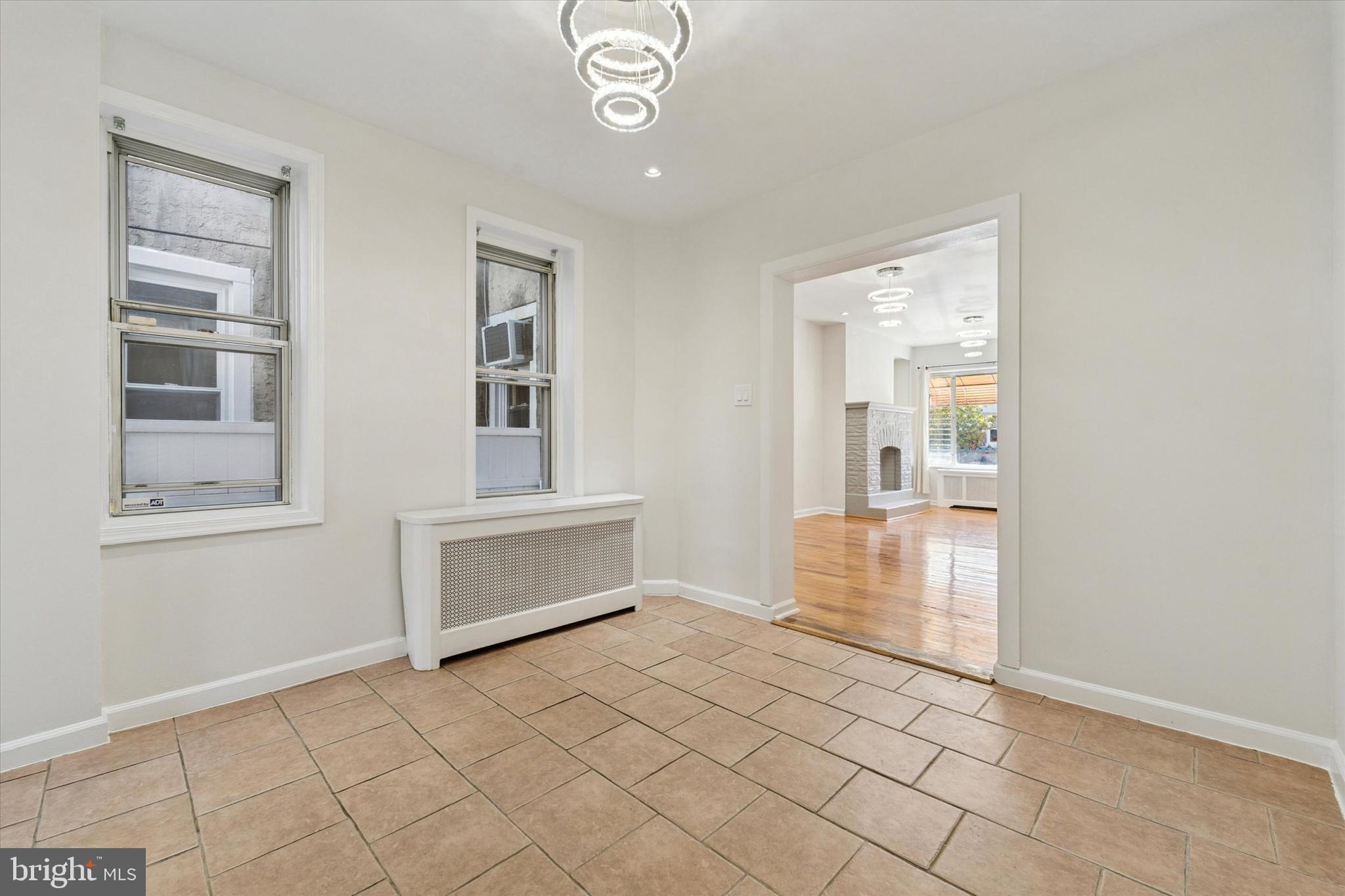 3052 ARAMINGO AVENUE