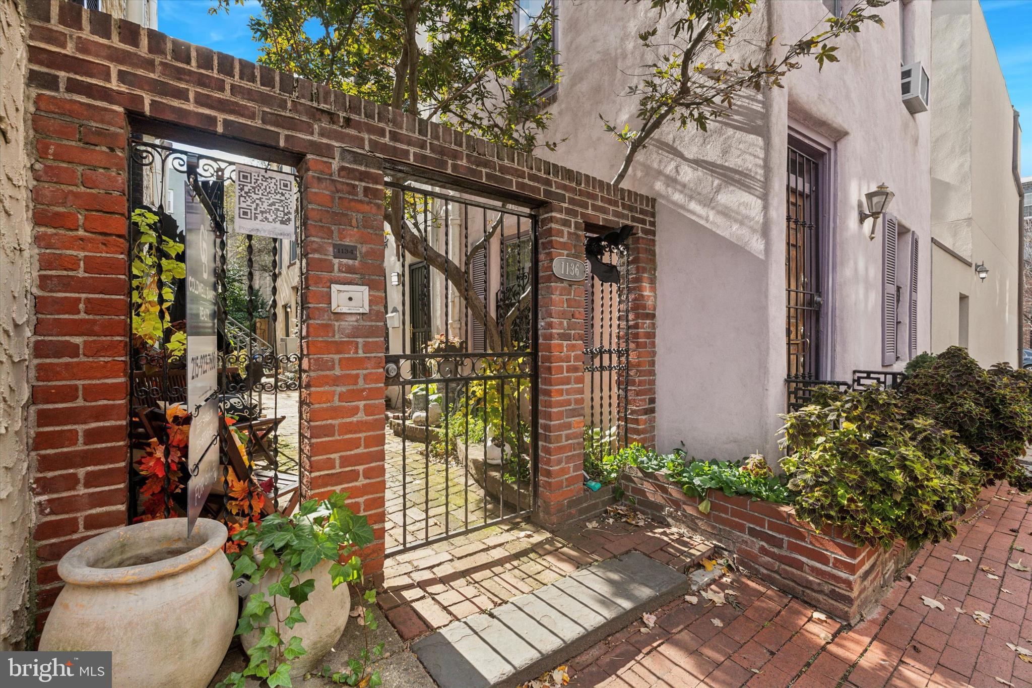 1136 WAVERLY STREET 1R