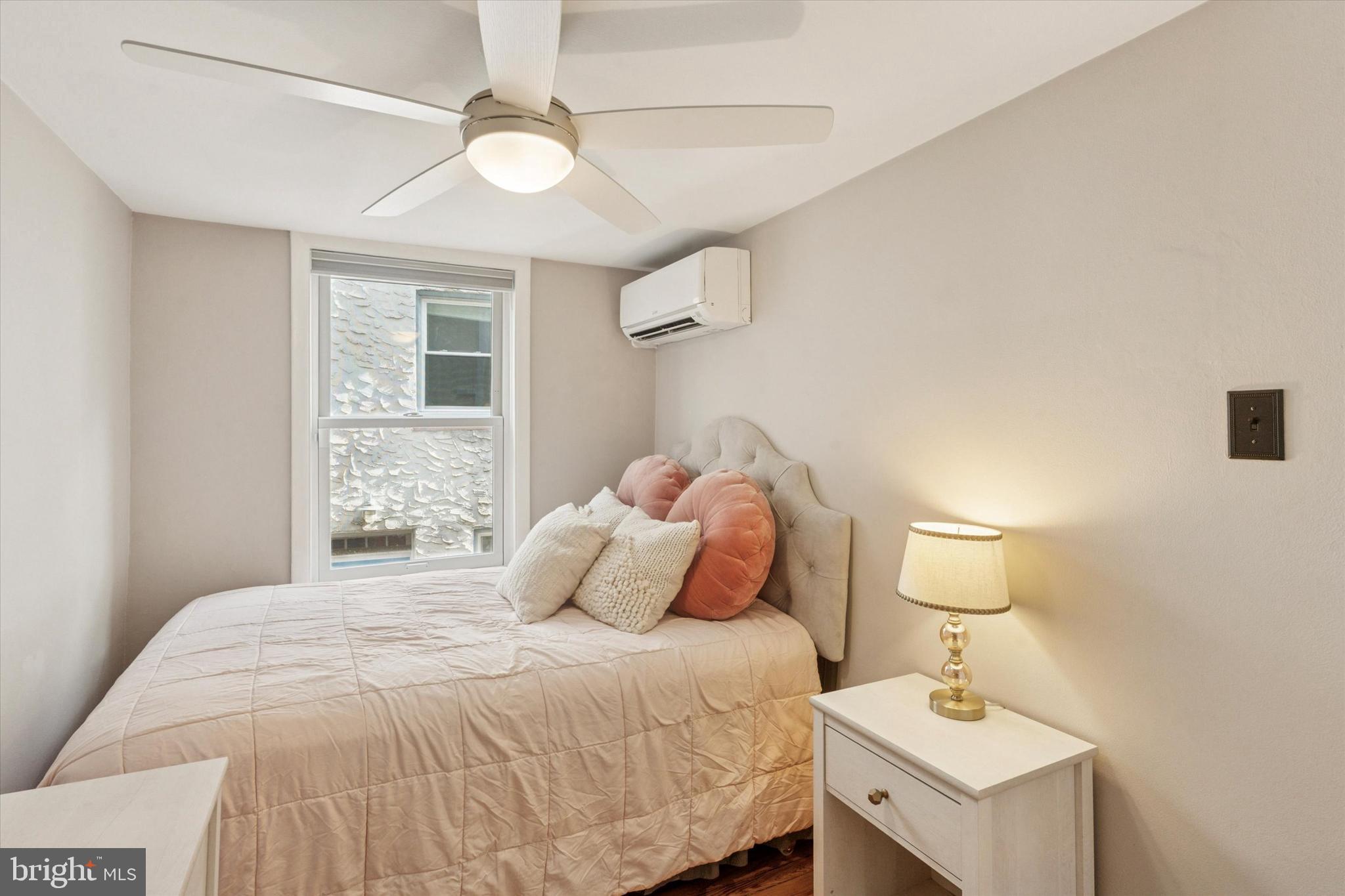 1136 WAVERLY STREET 1R