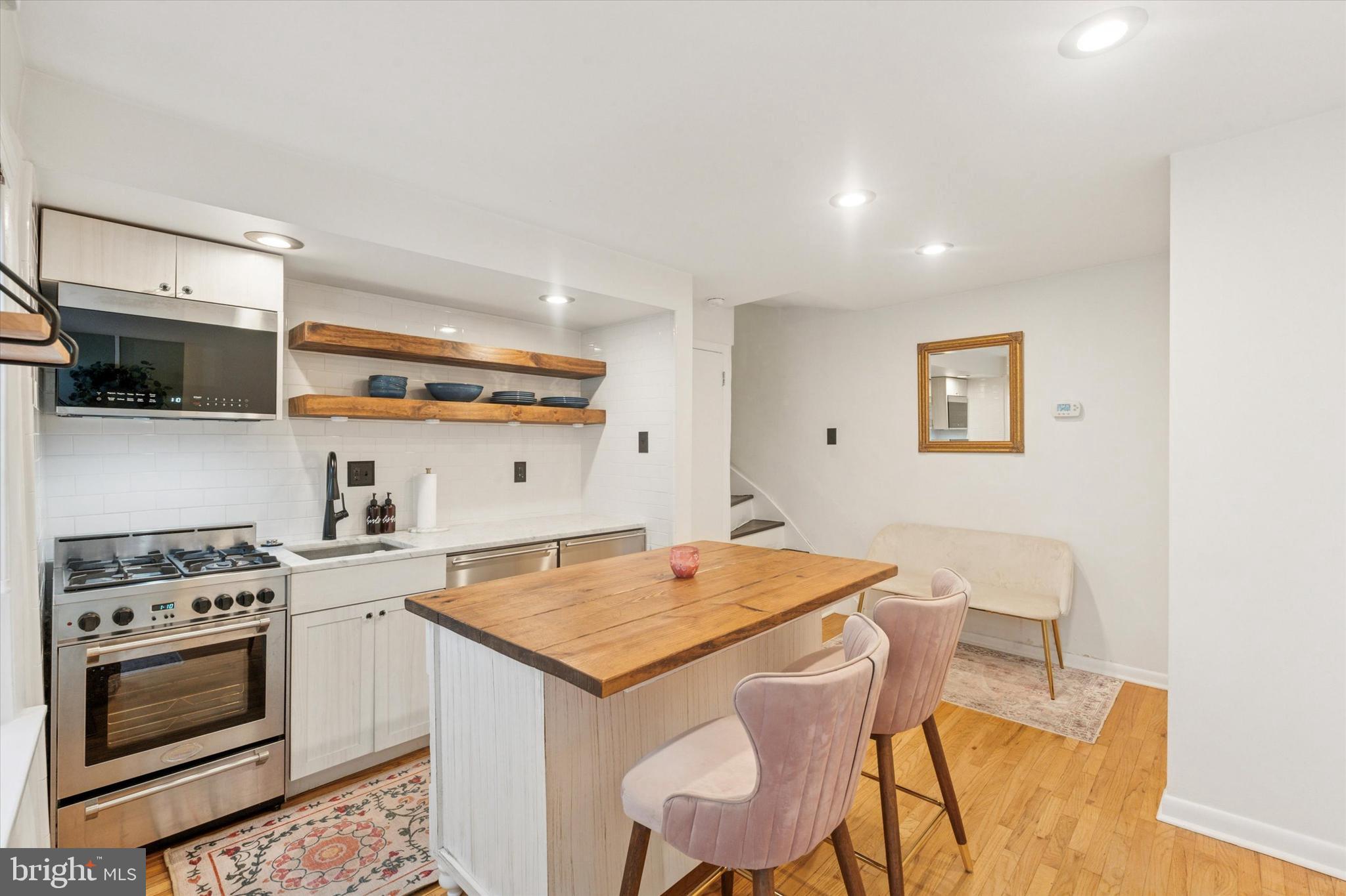 1136 WAVERLY STREET 1R