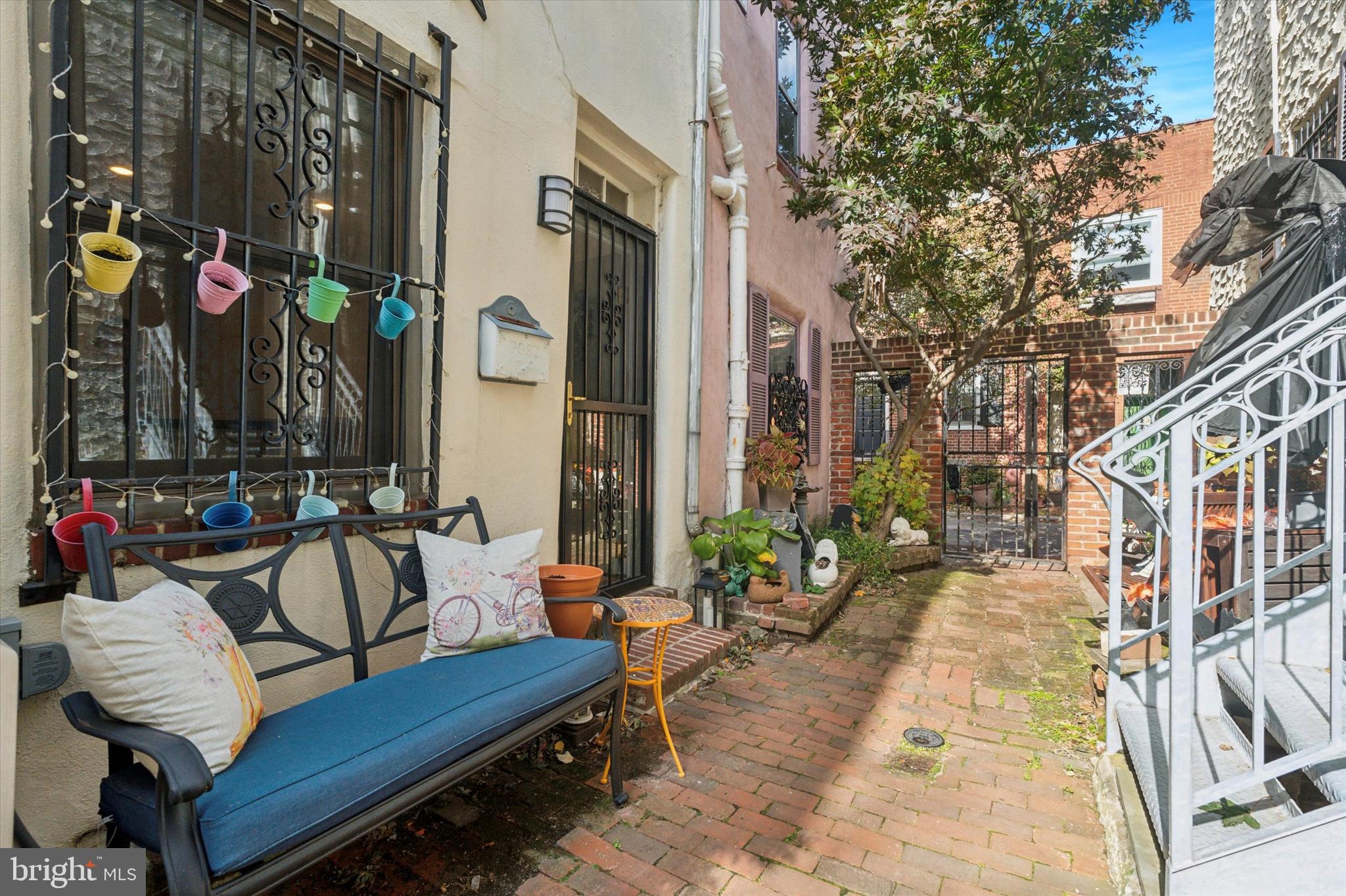 1136 WAVERLY STREET 1R