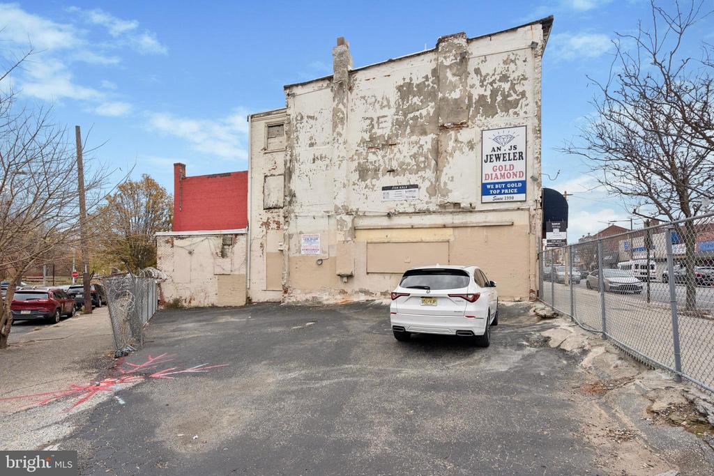 4029, 4031, 4033 LANCASTER AVENUE