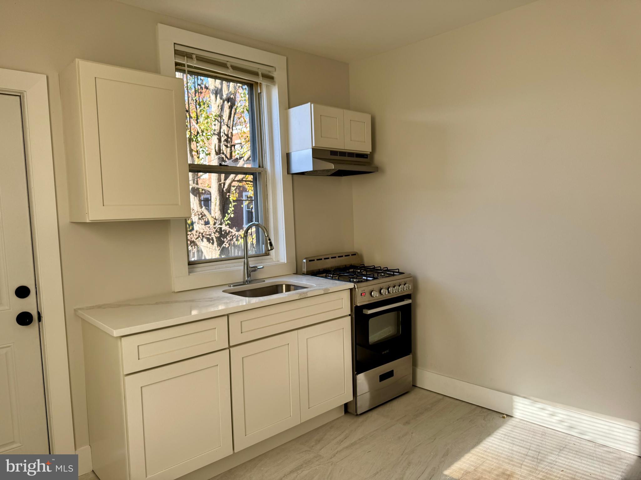 6308 N LAMBERT STREET