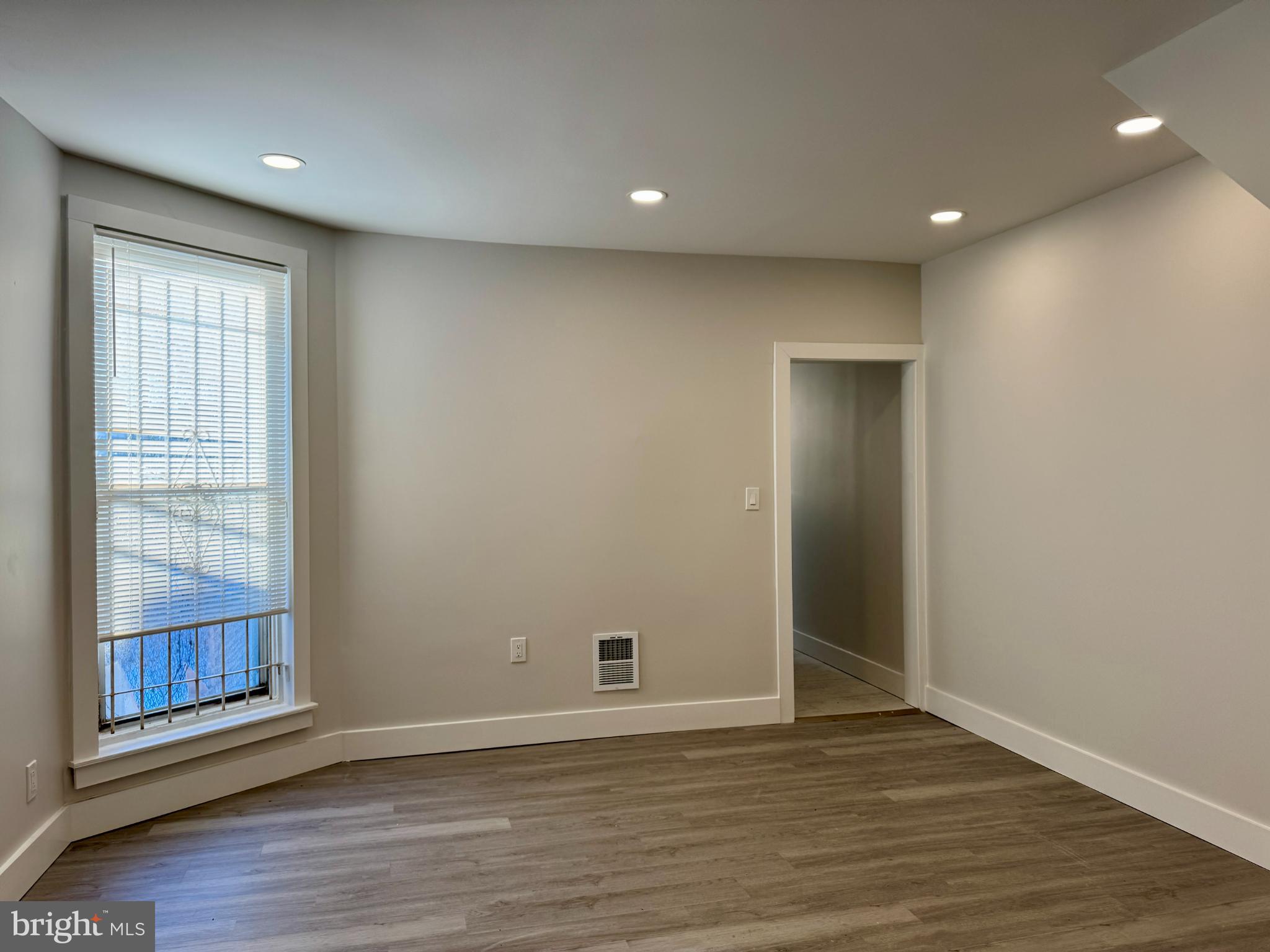 6308 N LAMBERT STREET