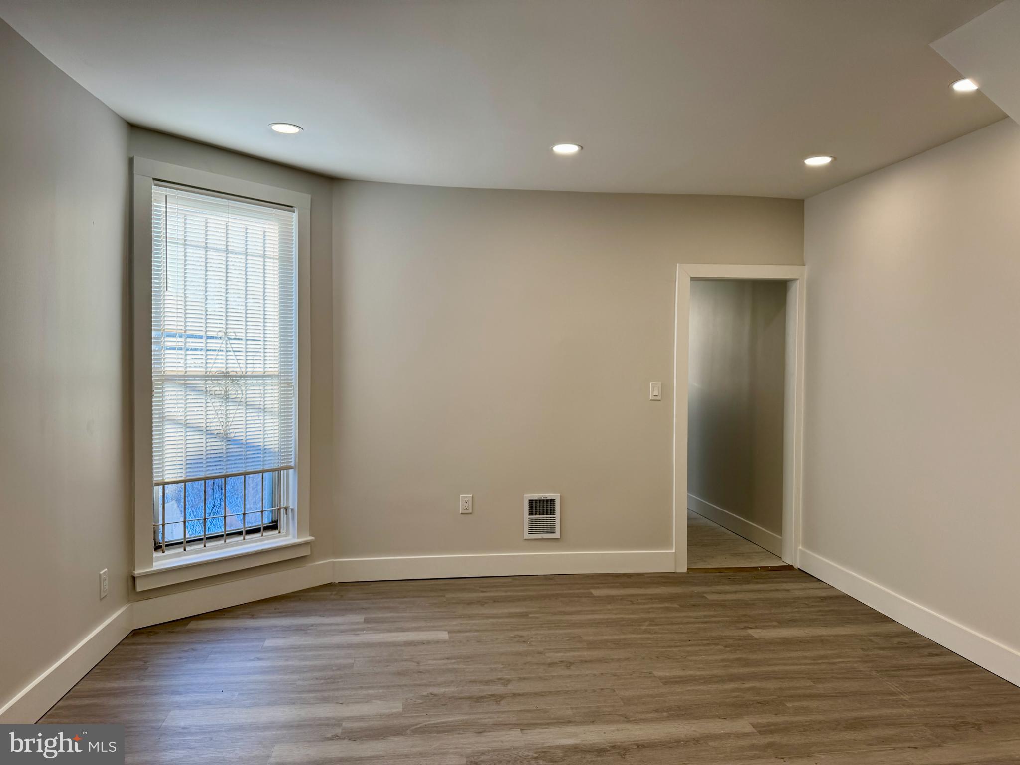 6308 N LAMBERT STREET