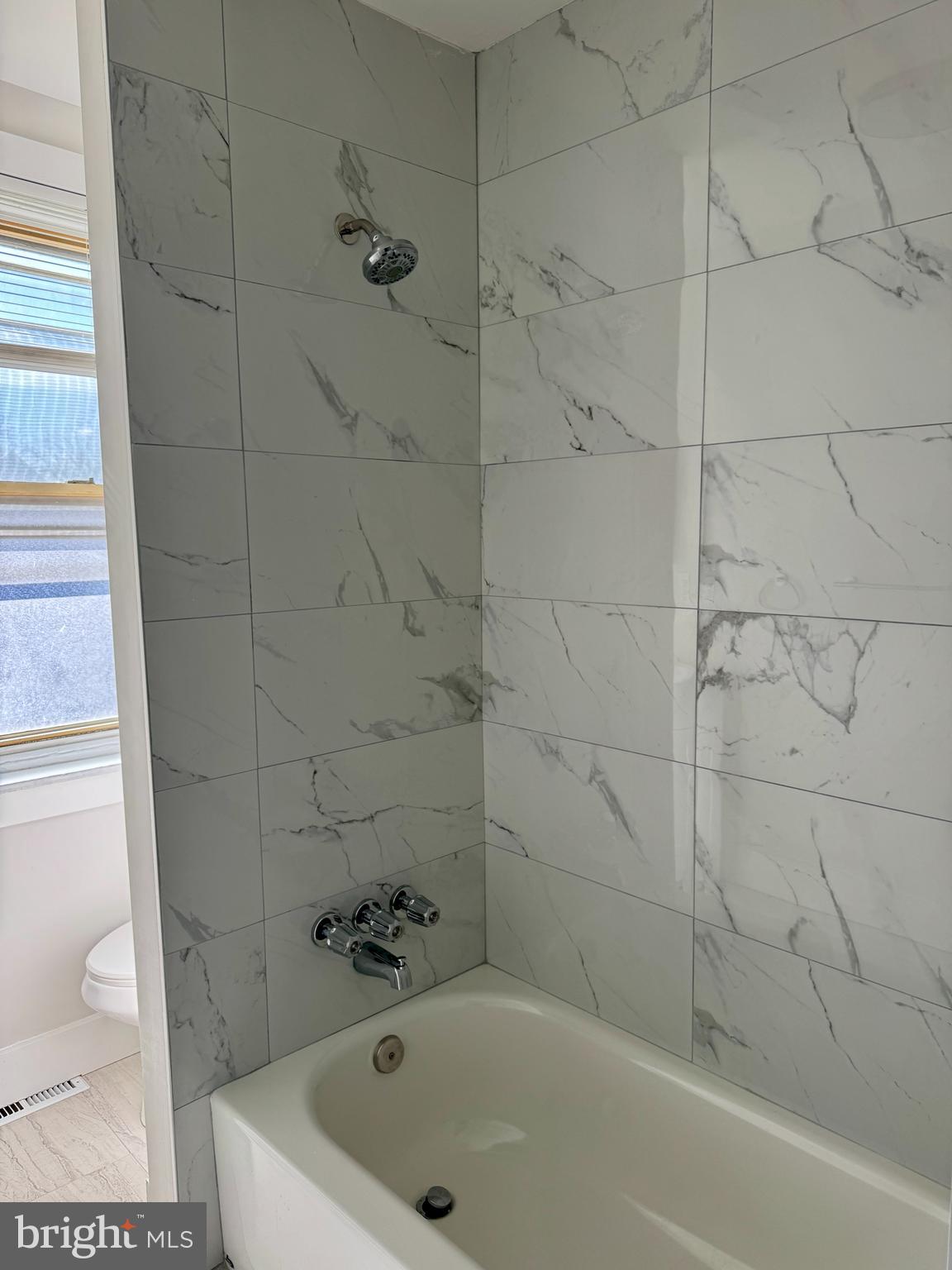 6308 N LAMBERT STREET