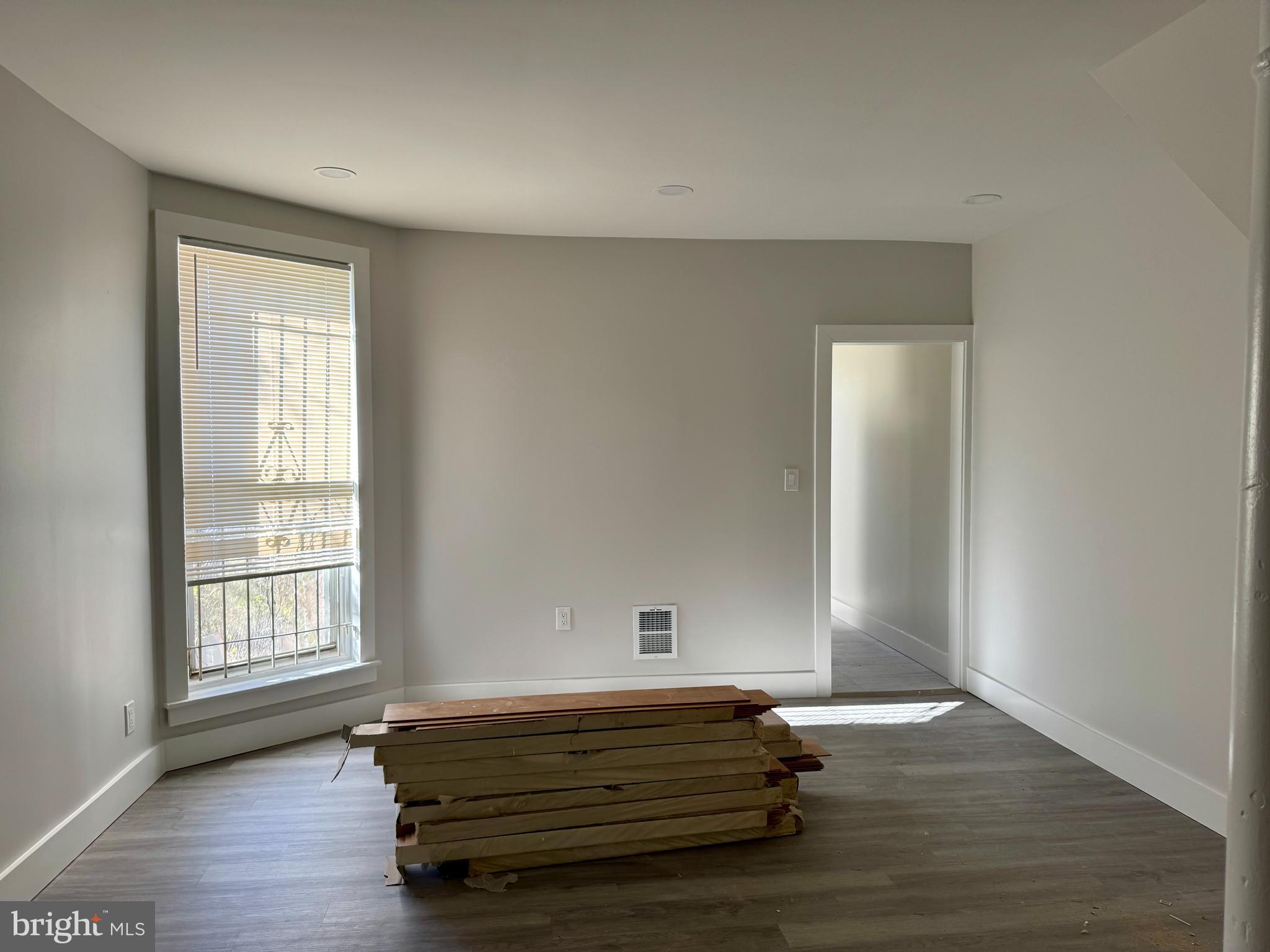 6308 N LAMBERT STREET