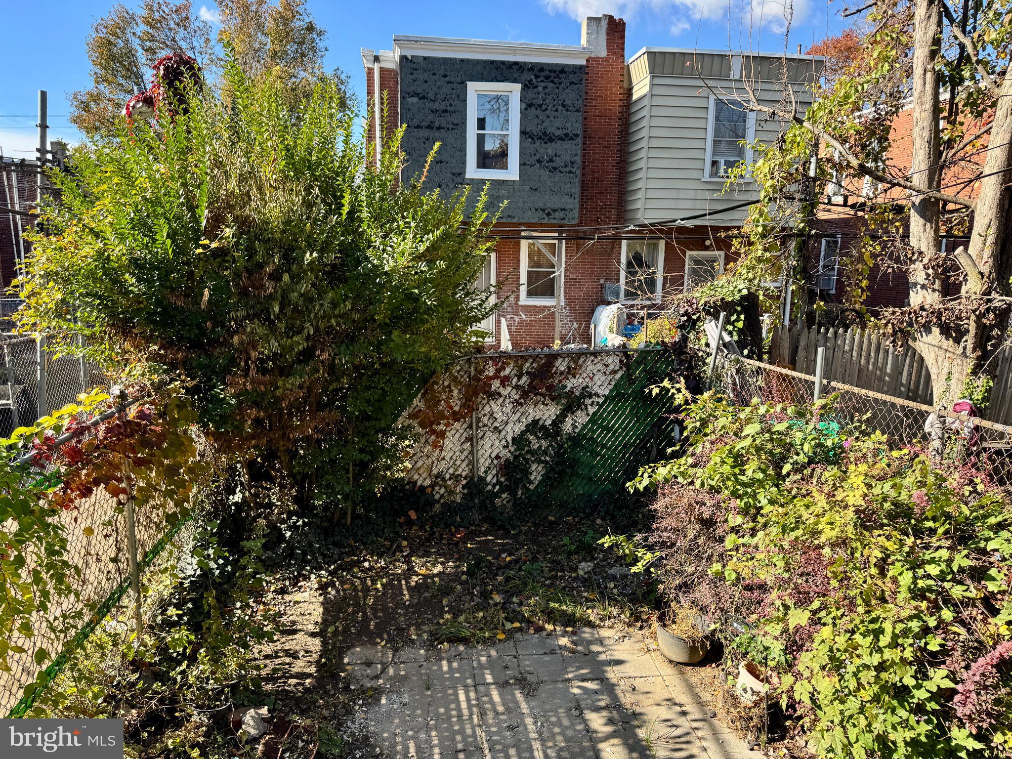 6308 N LAMBERT STREET