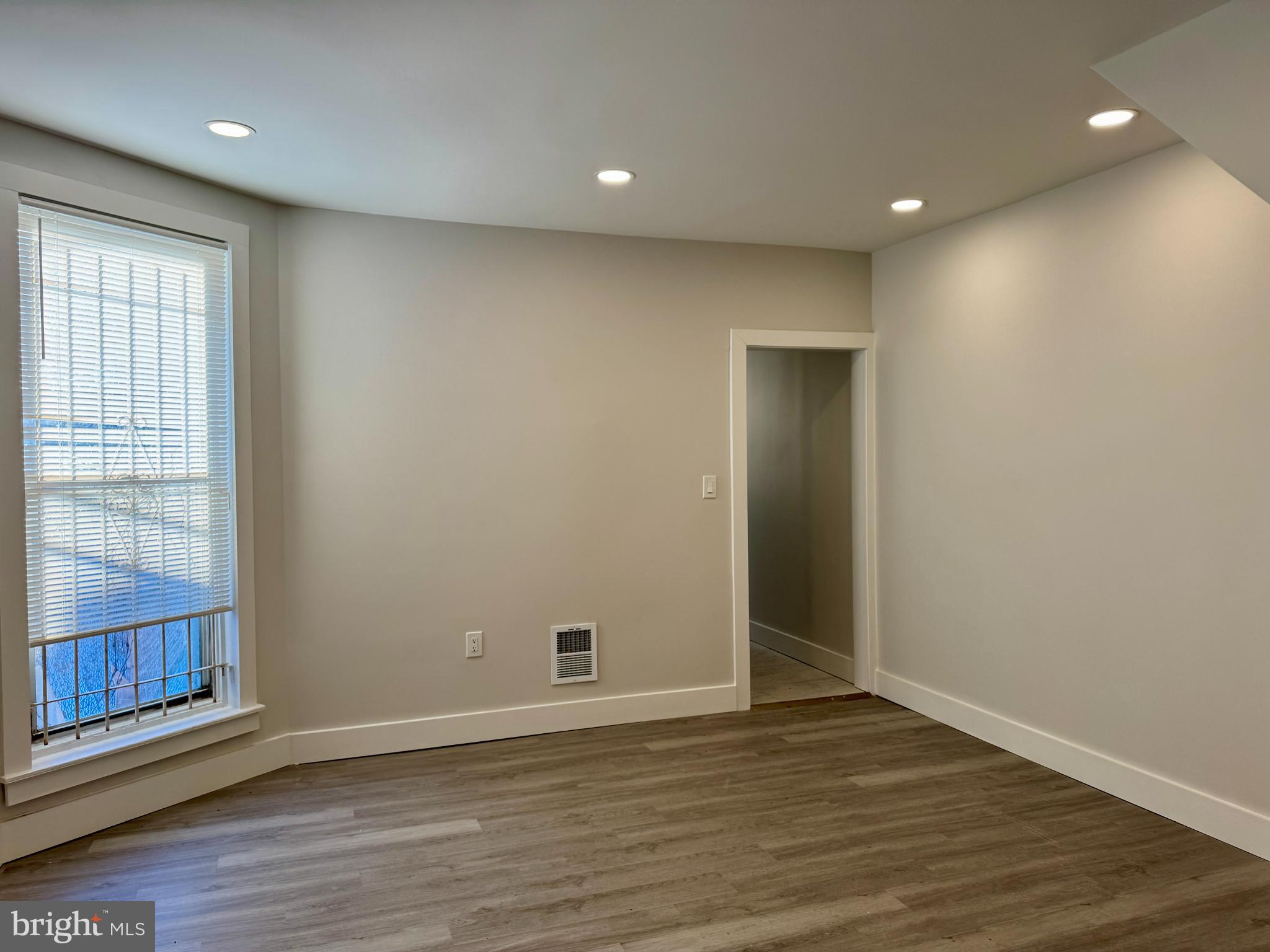 6308 N LAMBERT STREET