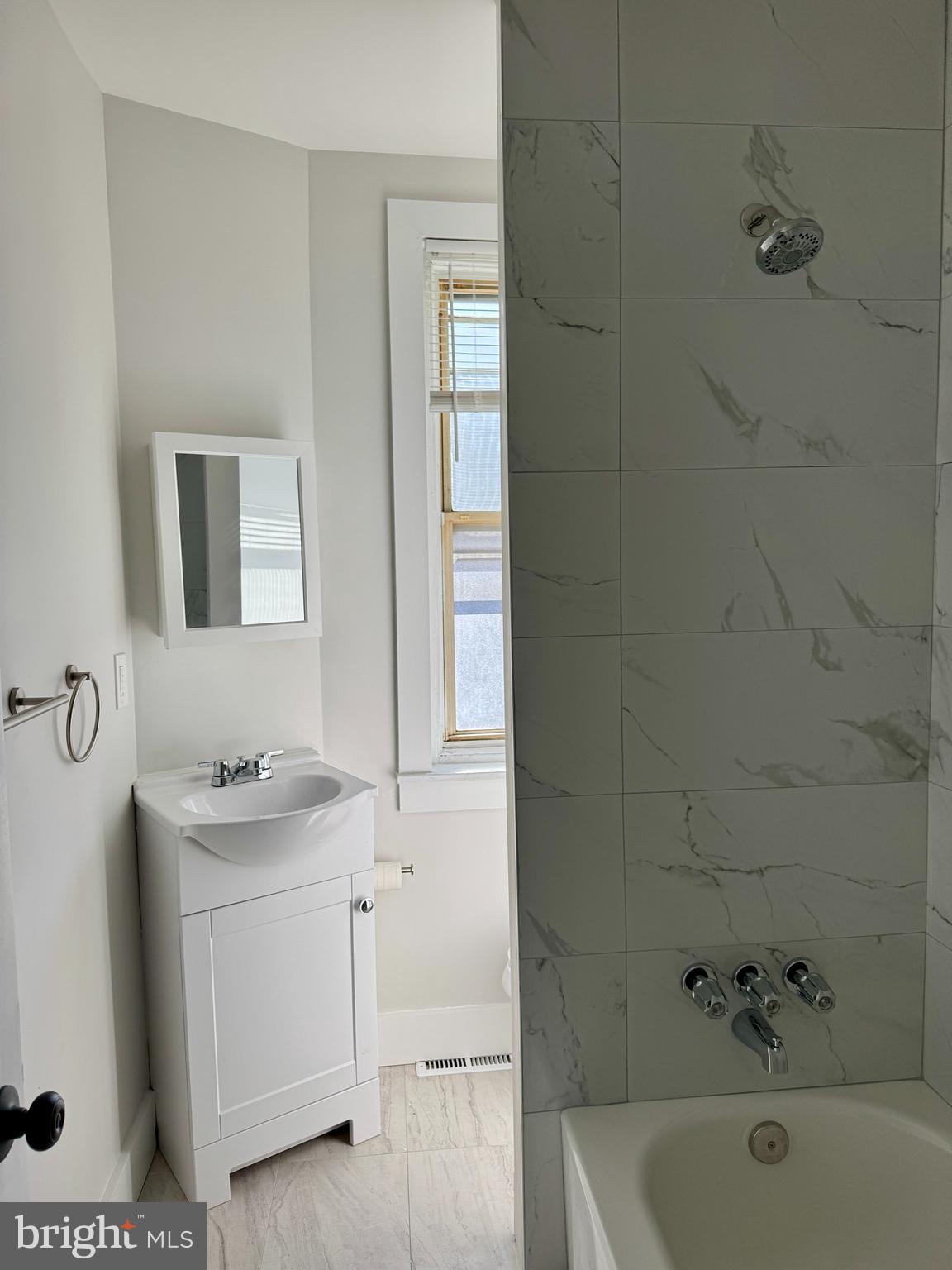 6308 N LAMBERT STREET