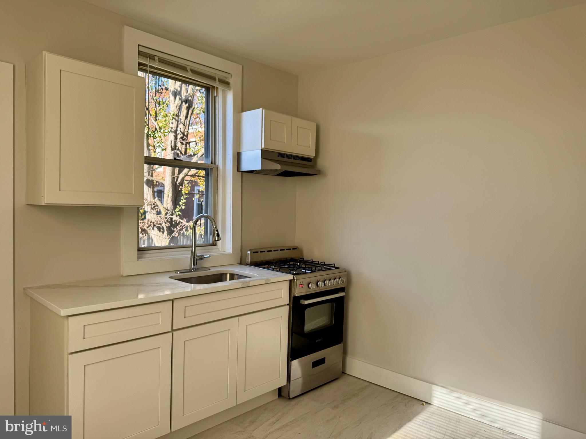 6308 N LAMBERT STREET