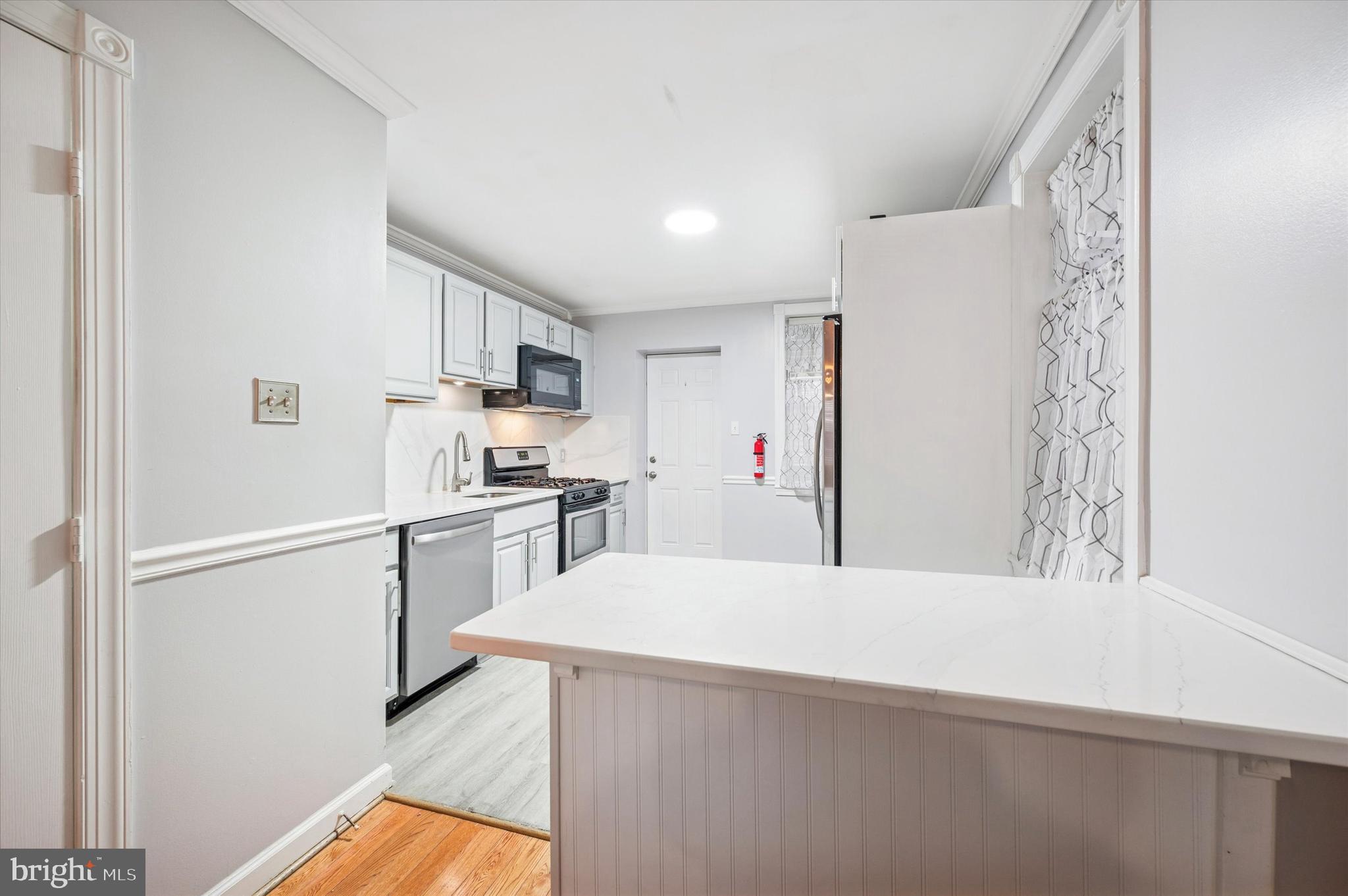 1319 N ROBINSON STREET