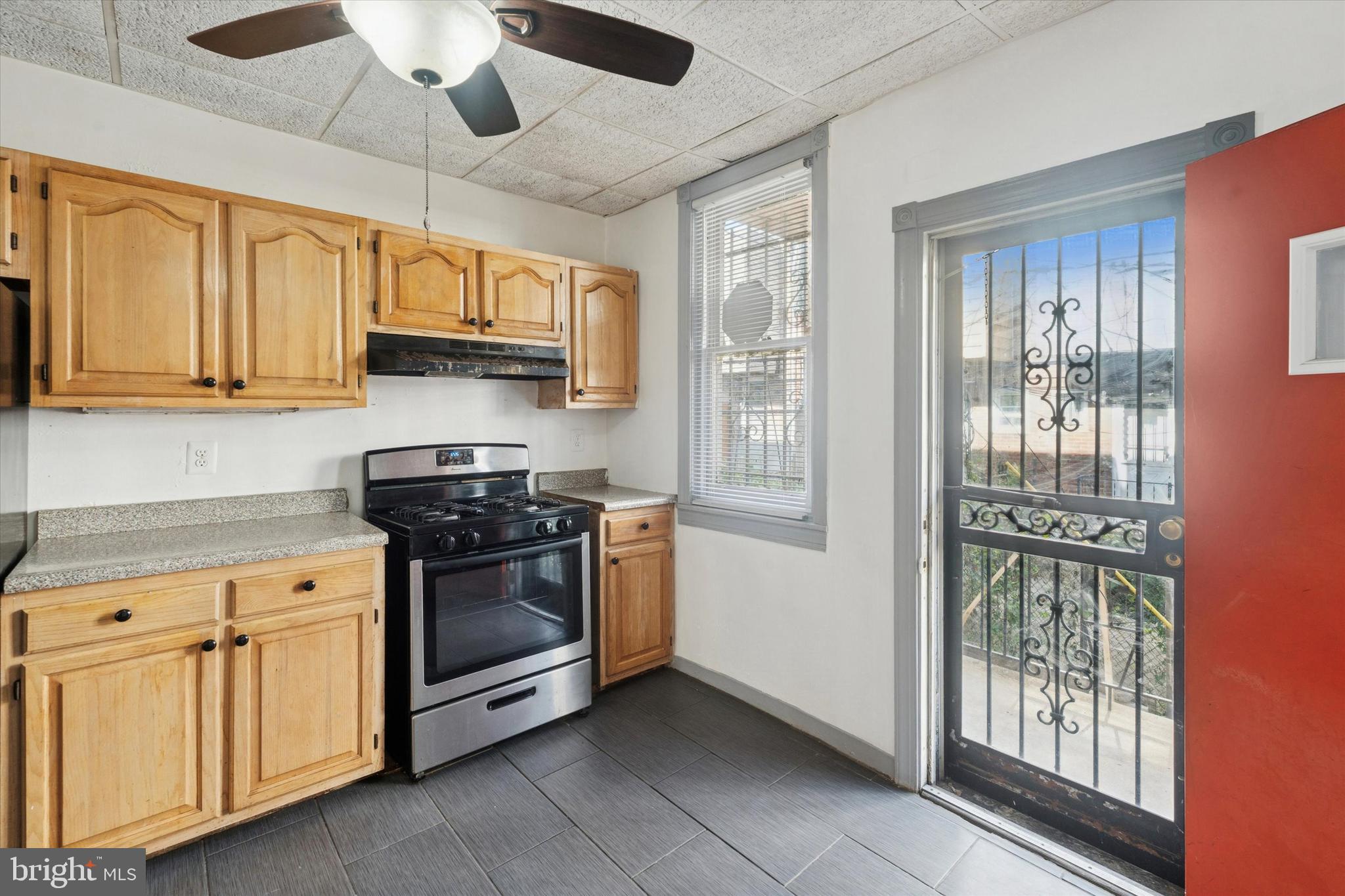 5813 MONTROSE STREET