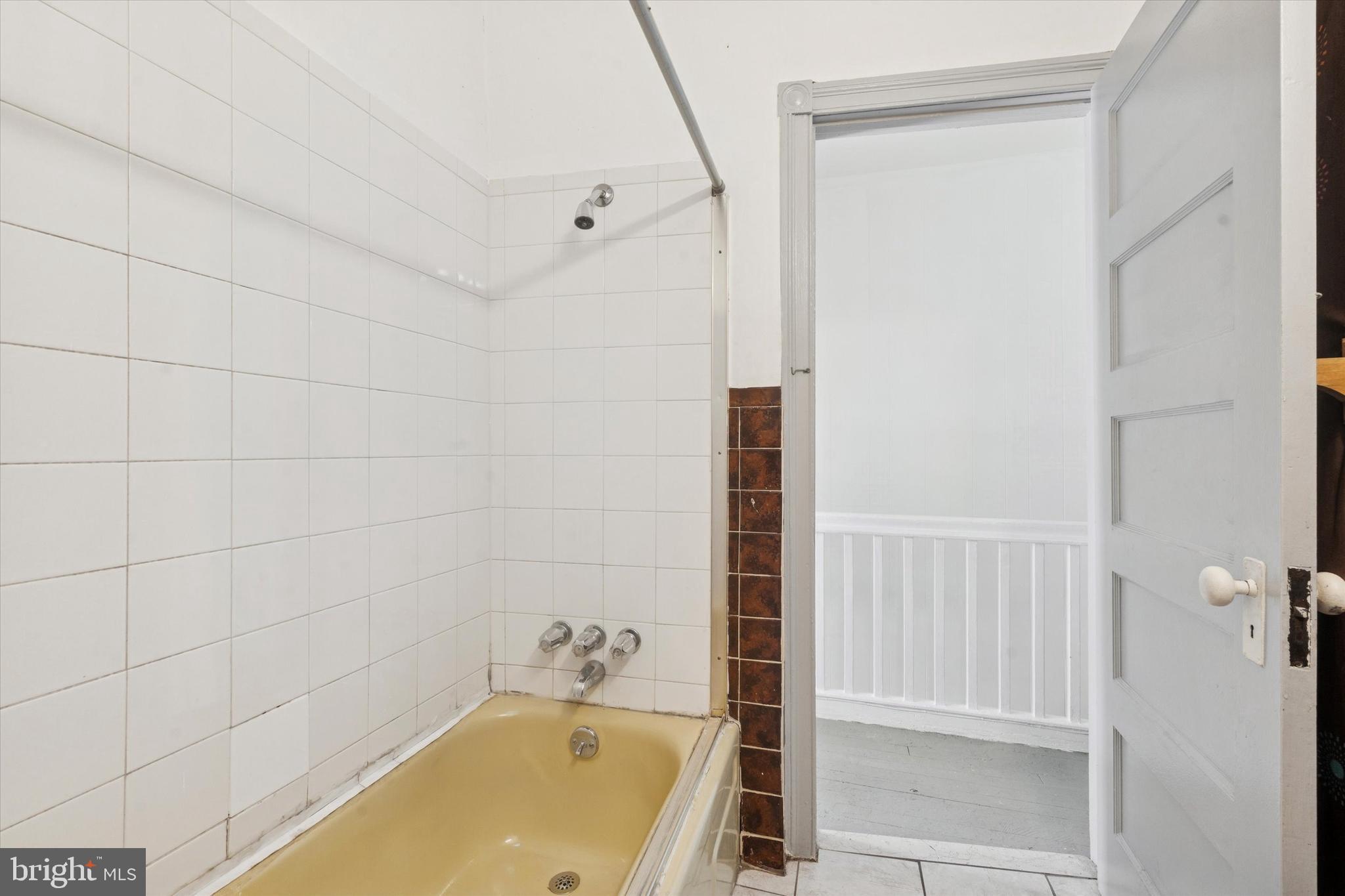 5813 MONTROSE STREET