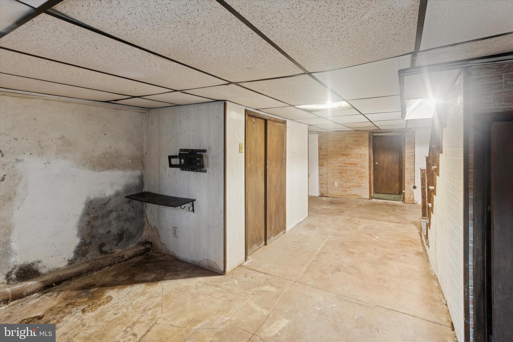 5813 MONTROSE STREET