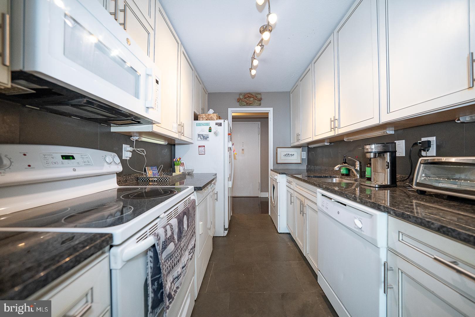 1919 CHESTNUT STREET 2118