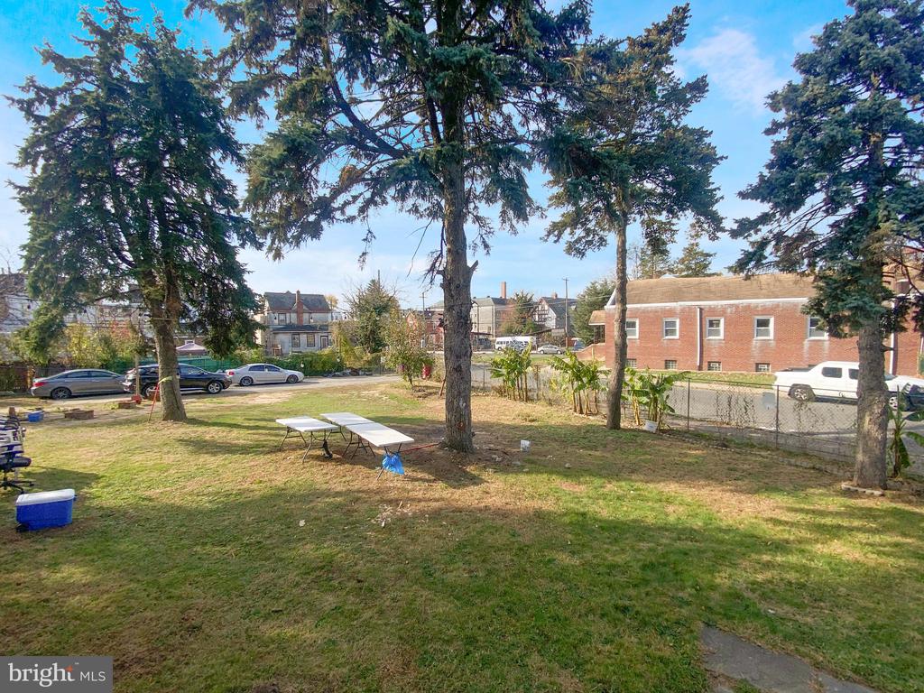 216-20 E SOMERVILLE AVENUE