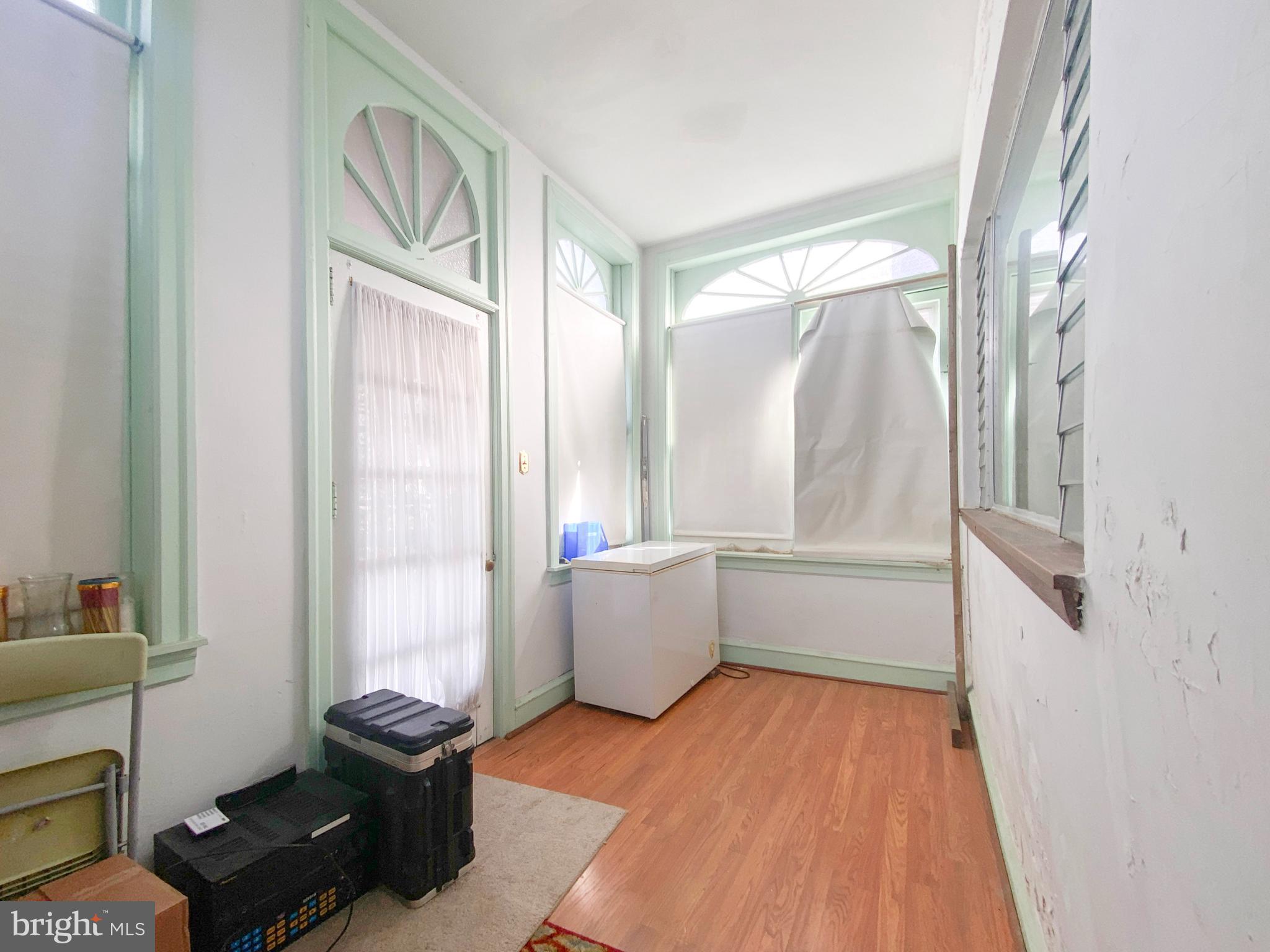 216-20 E SOMERVILLE AVENUE