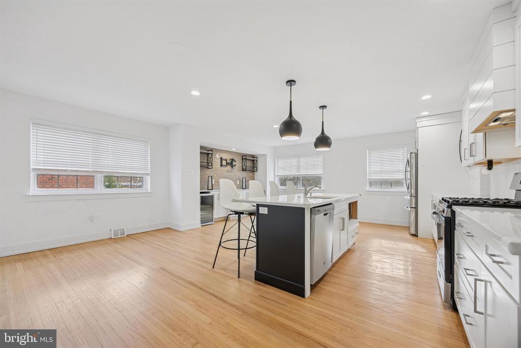 833 GREEN VALLEY DRIVE