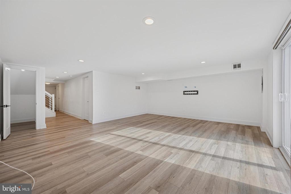 833 GREEN VALLEY DRIVE
