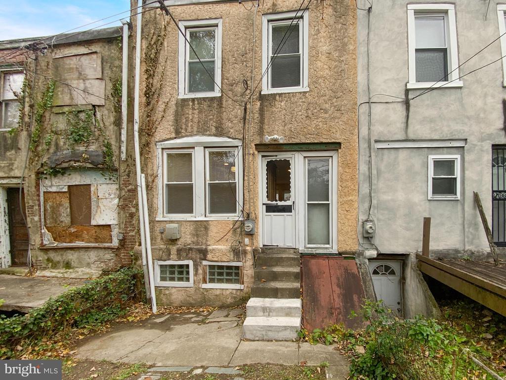 555 E MAYLAND STREET
