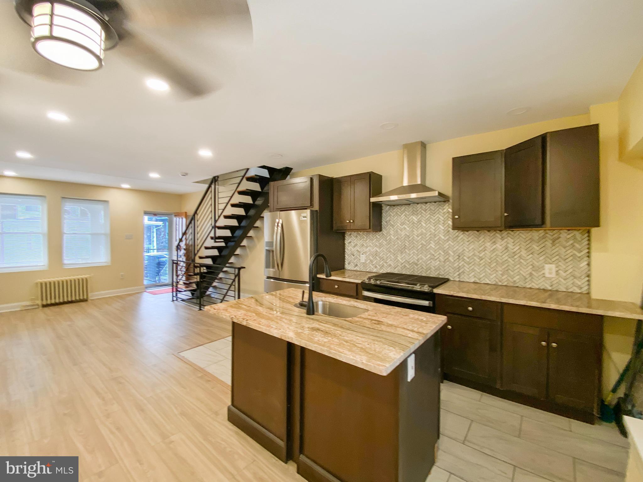 555 E MAYLAND STREET